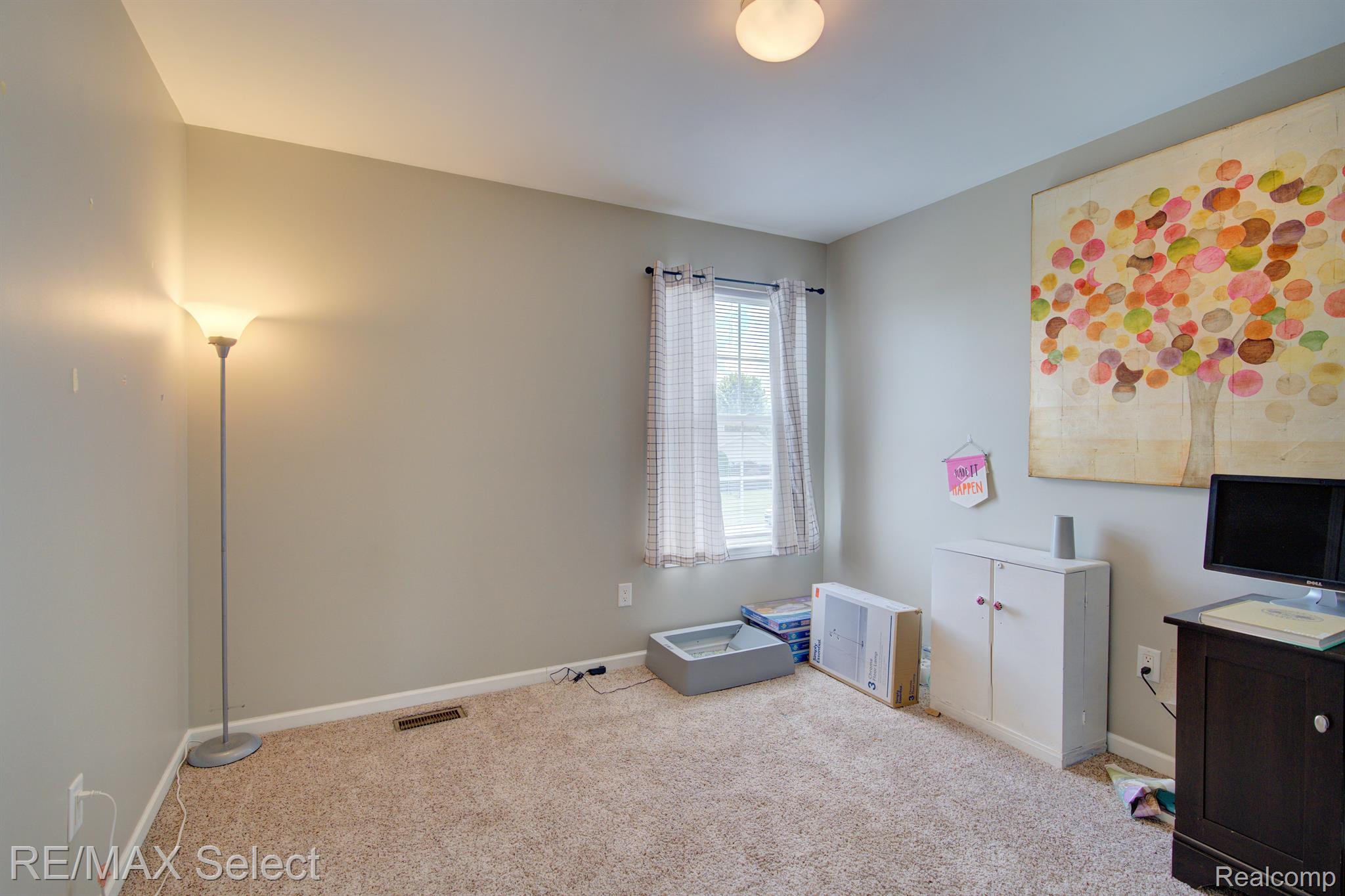 7060 GLEN OAK Drive