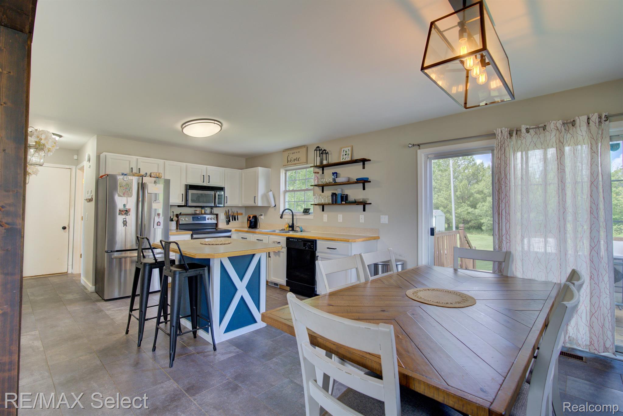 7060 GLEN OAK Drive