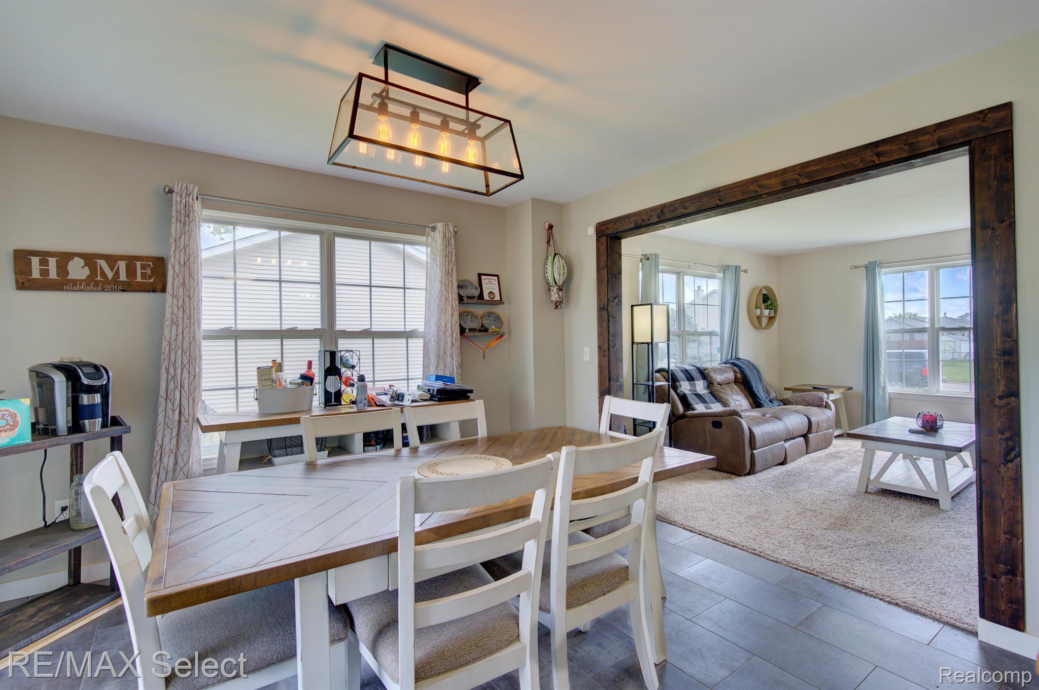 7060 GLEN OAK Drive