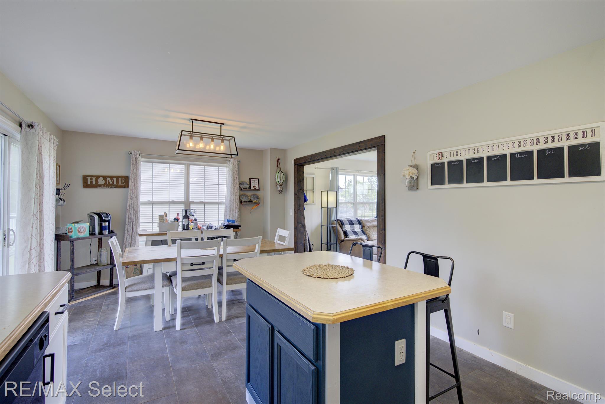 7060 GLEN OAK Drive