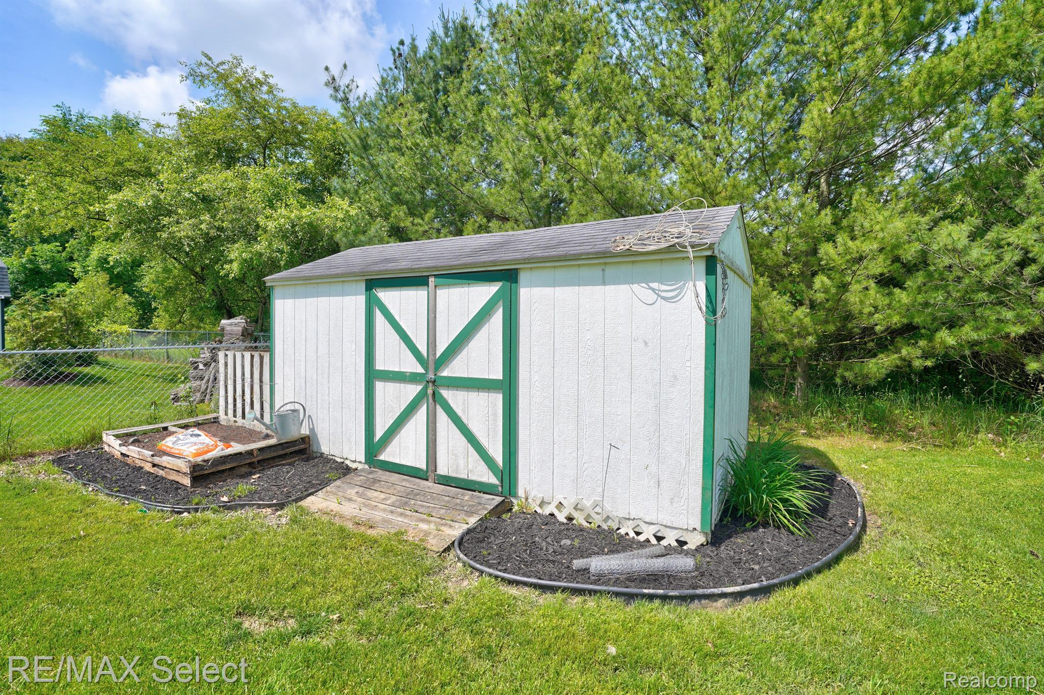 7060 GLEN OAK Drive