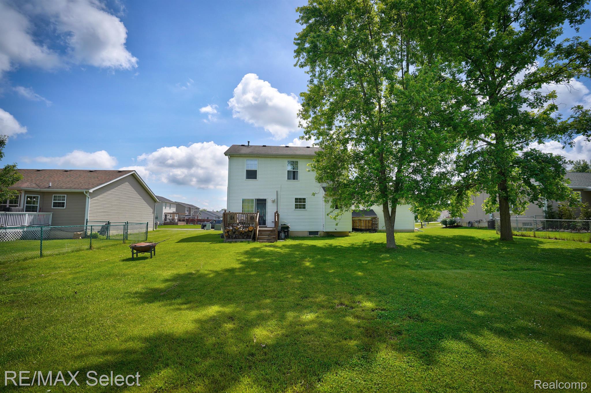 7060 GLEN OAK Drive
