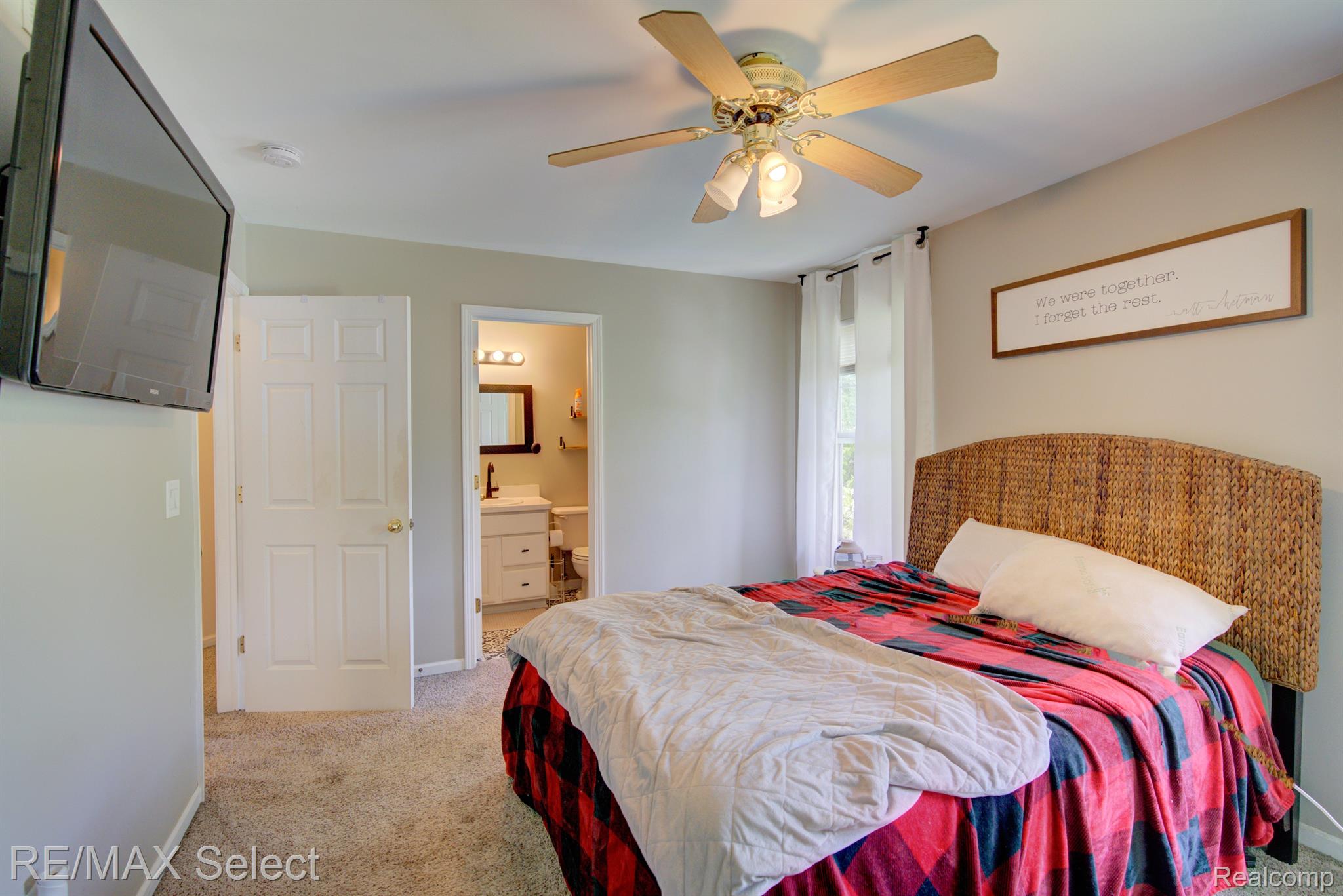 7060 GLEN OAK Drive