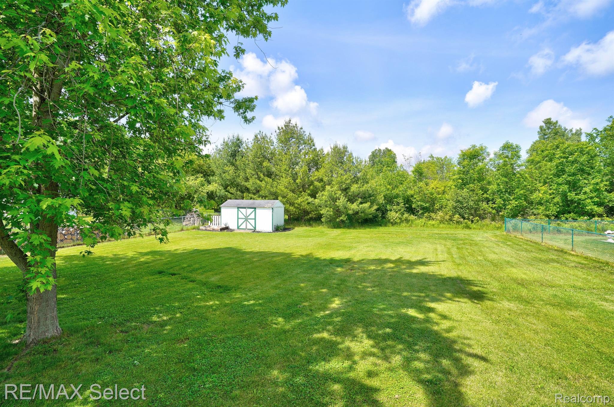7060 GLEN OAK Drive