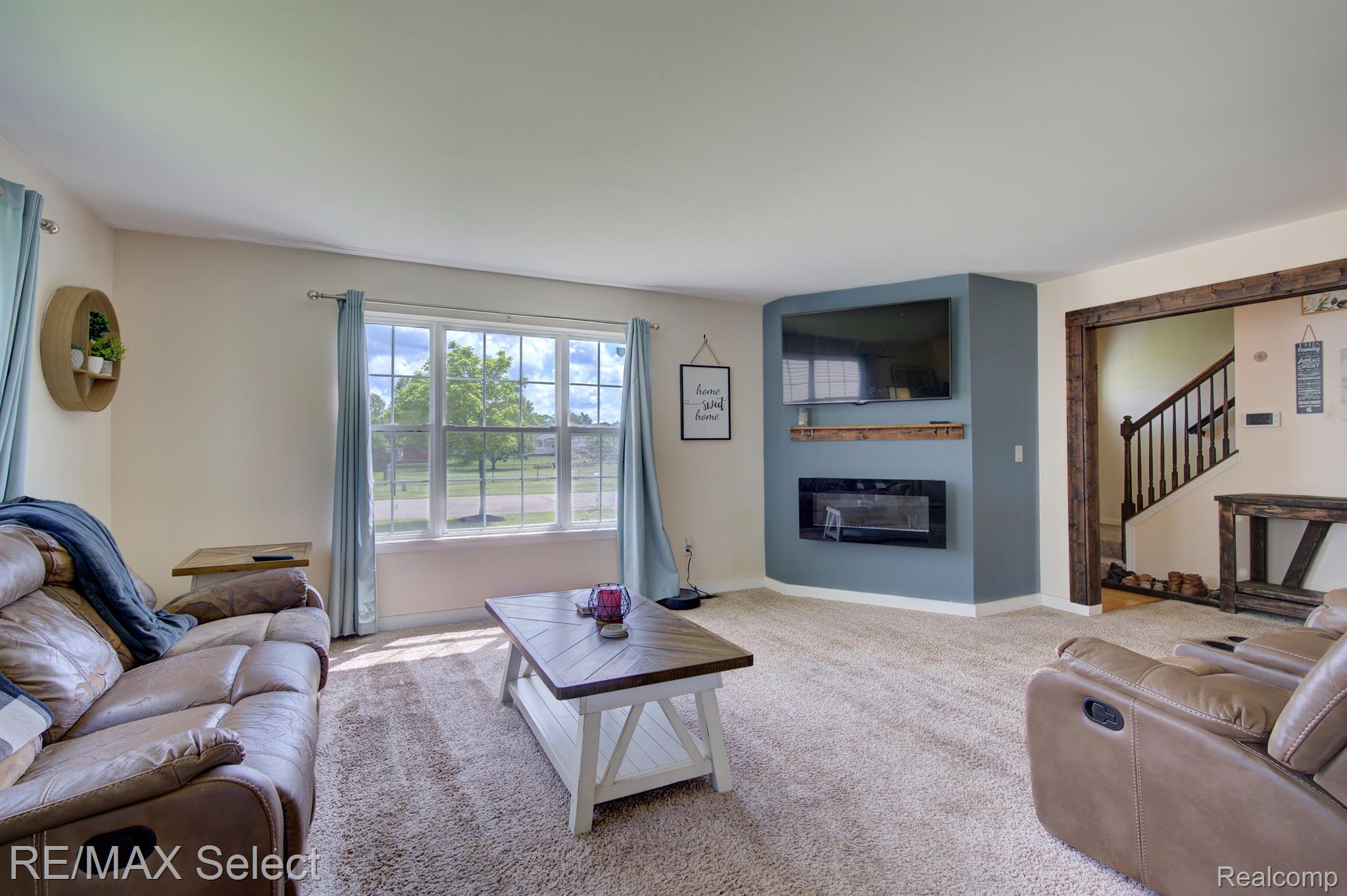 7060 GLEN OAK Drive