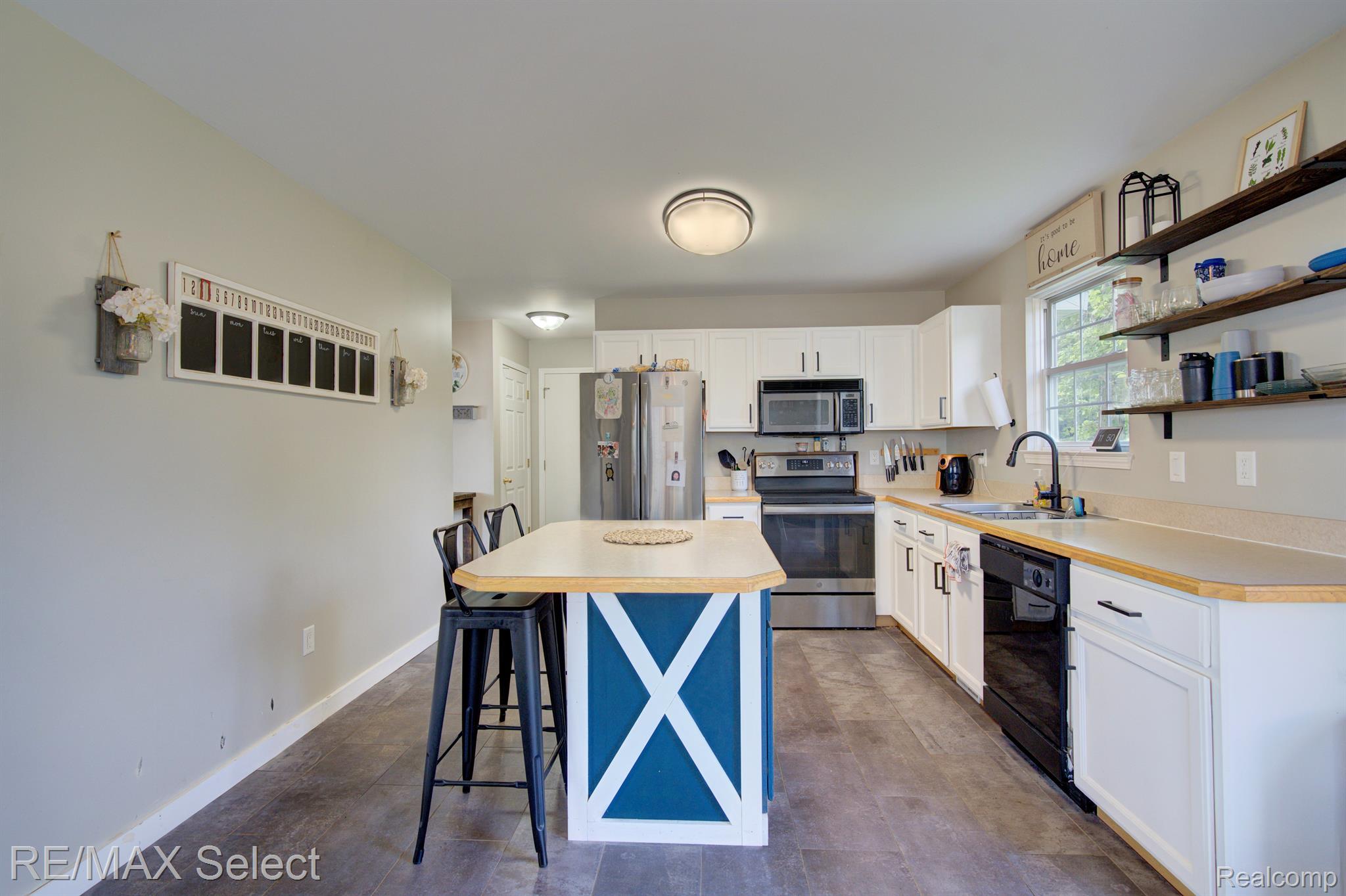 7060 GLEN OAK Drive