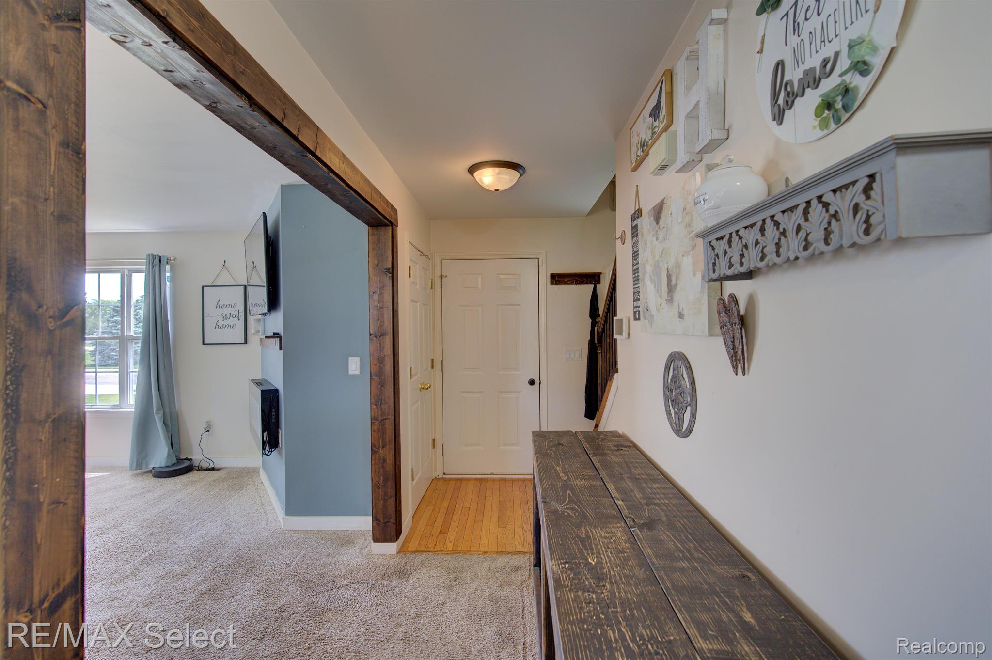 7060 GLEN OAK Drive