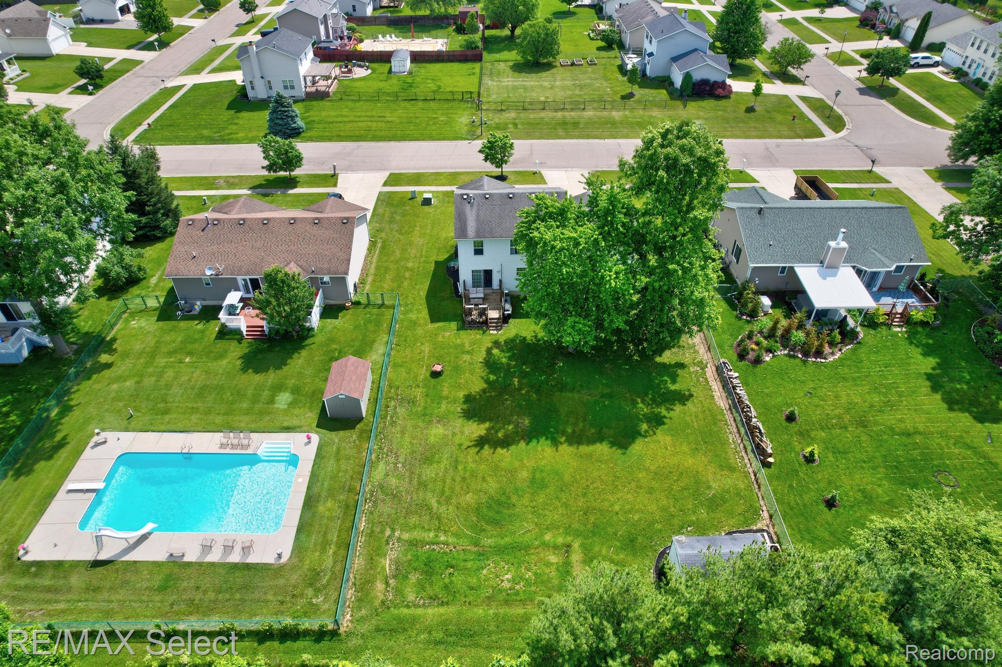 7060 GLEN OAK Drive