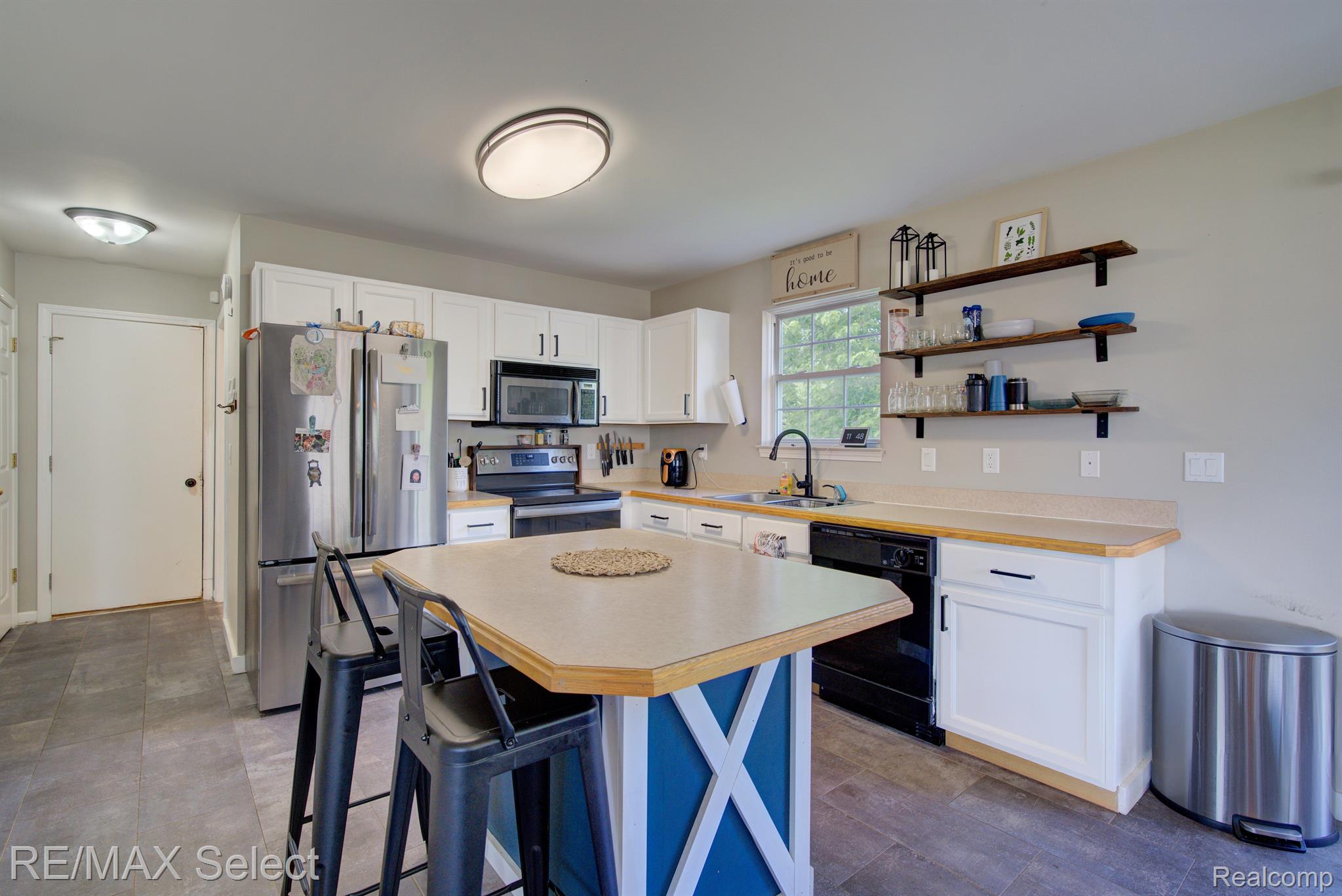 7060 GLEN OAK Drive