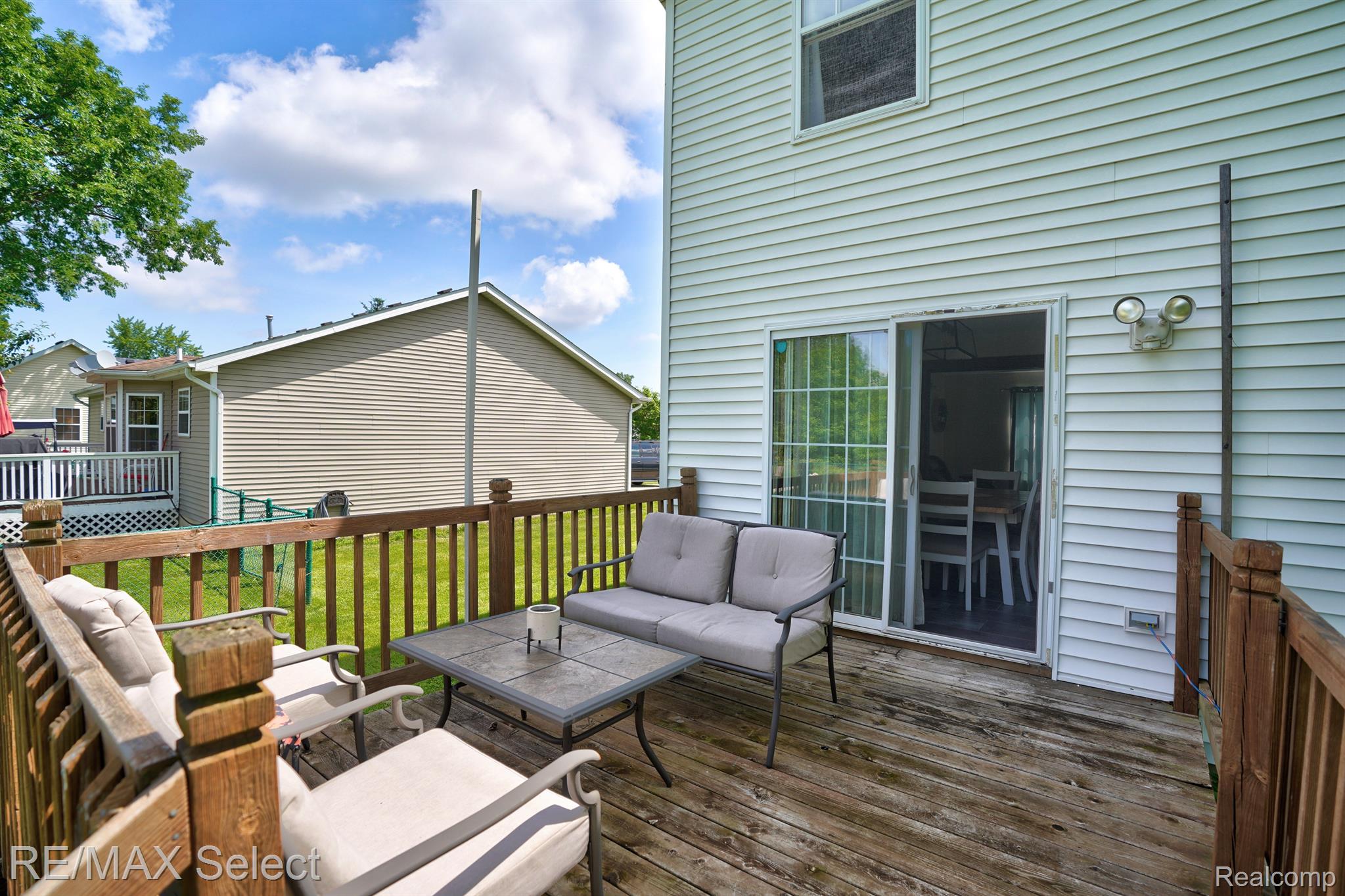 7060 GLEN OAK Drive