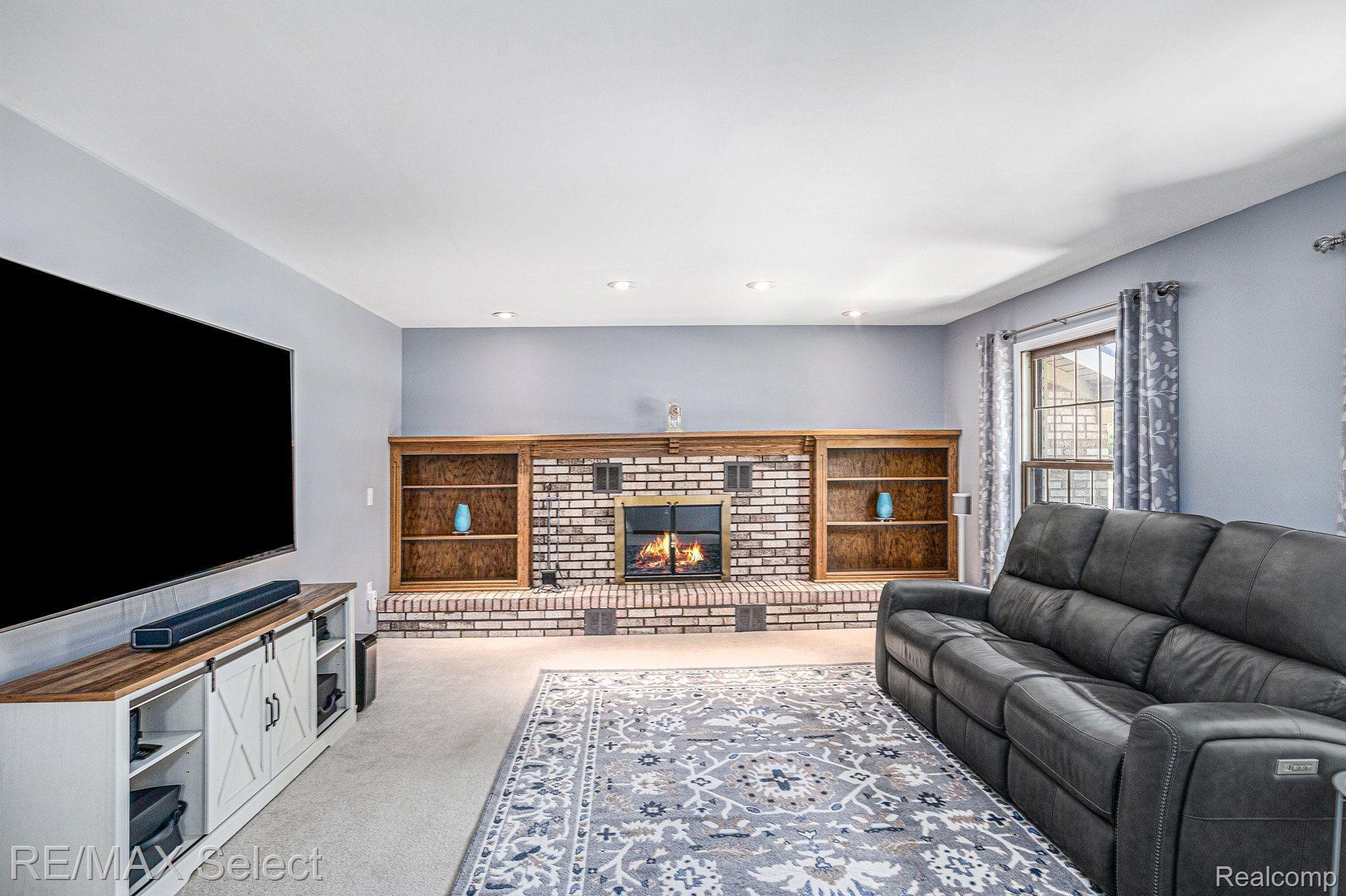 1528 KINGS BRIDGE Road
