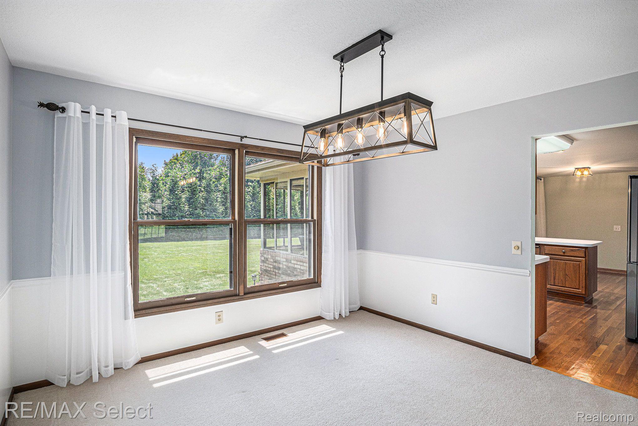 1528 KINGS BRIDGE Road