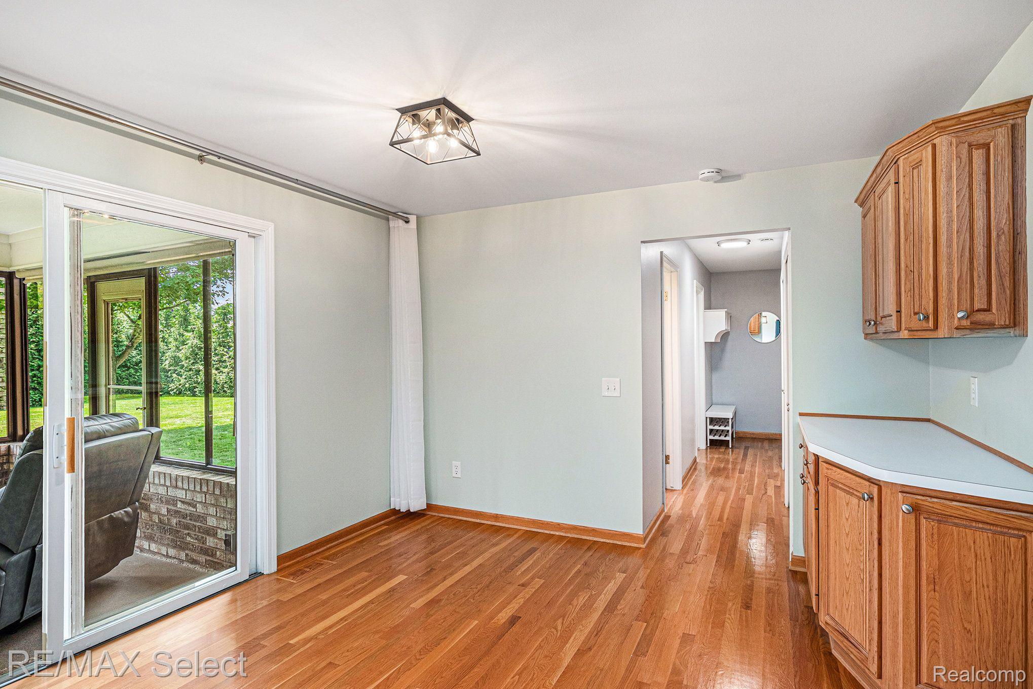 1528 KINGS BRIDGE Road