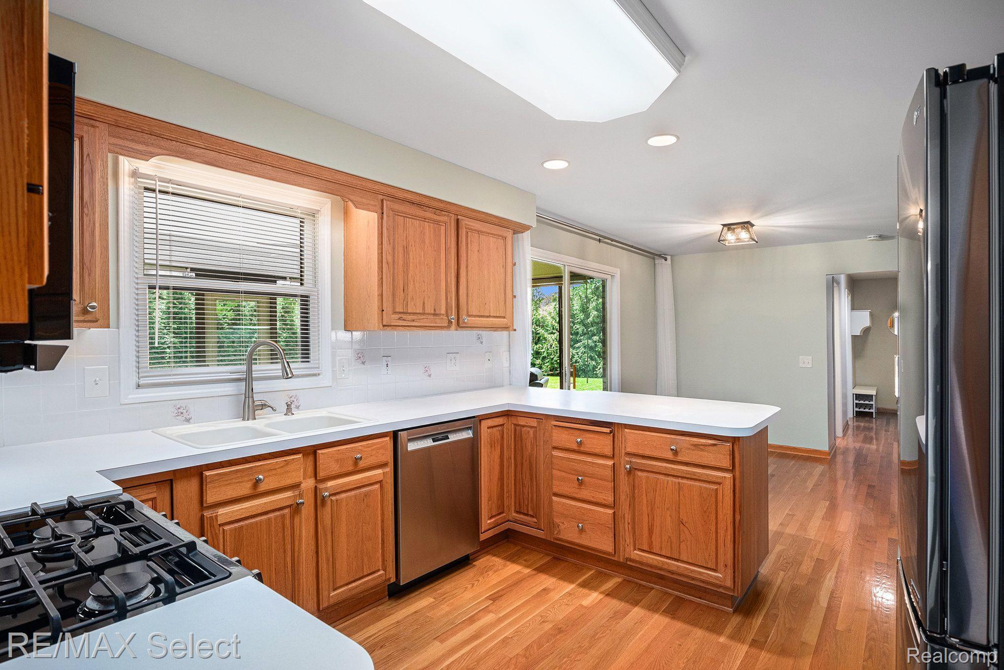 1528 KINGS BRIDGE Road