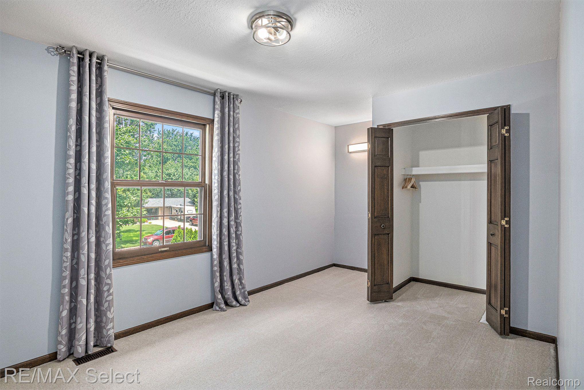 1528 KINGS BRIDGE Road