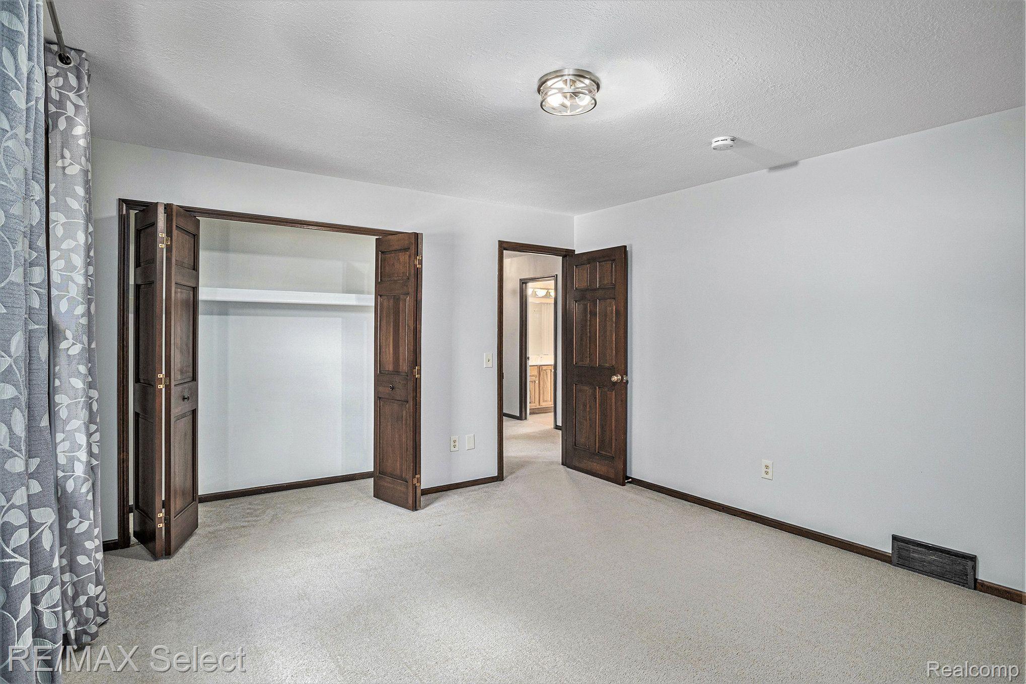 1528 KINGS BRIDGE Road