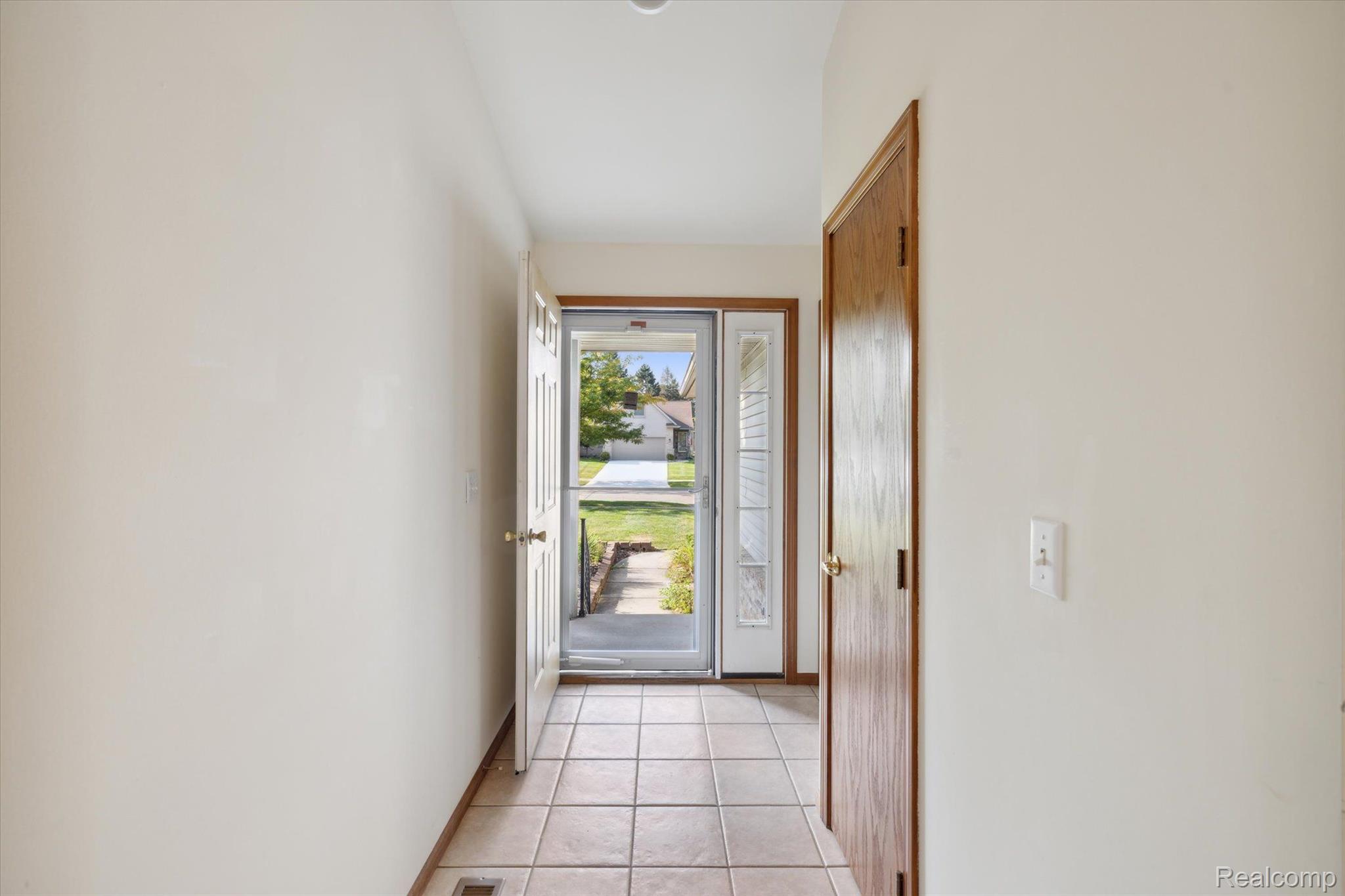 126 CREEKWOOD Circle