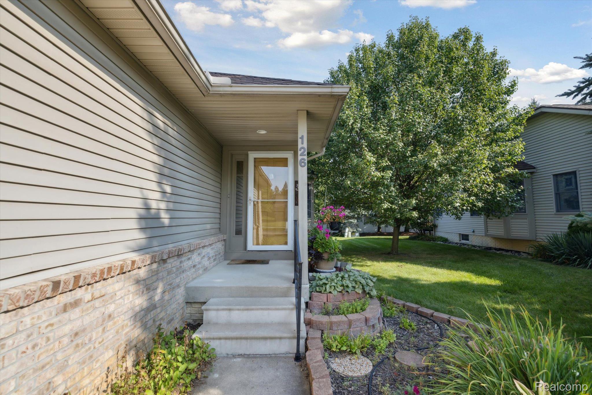 126 CREEKWOOD Circle