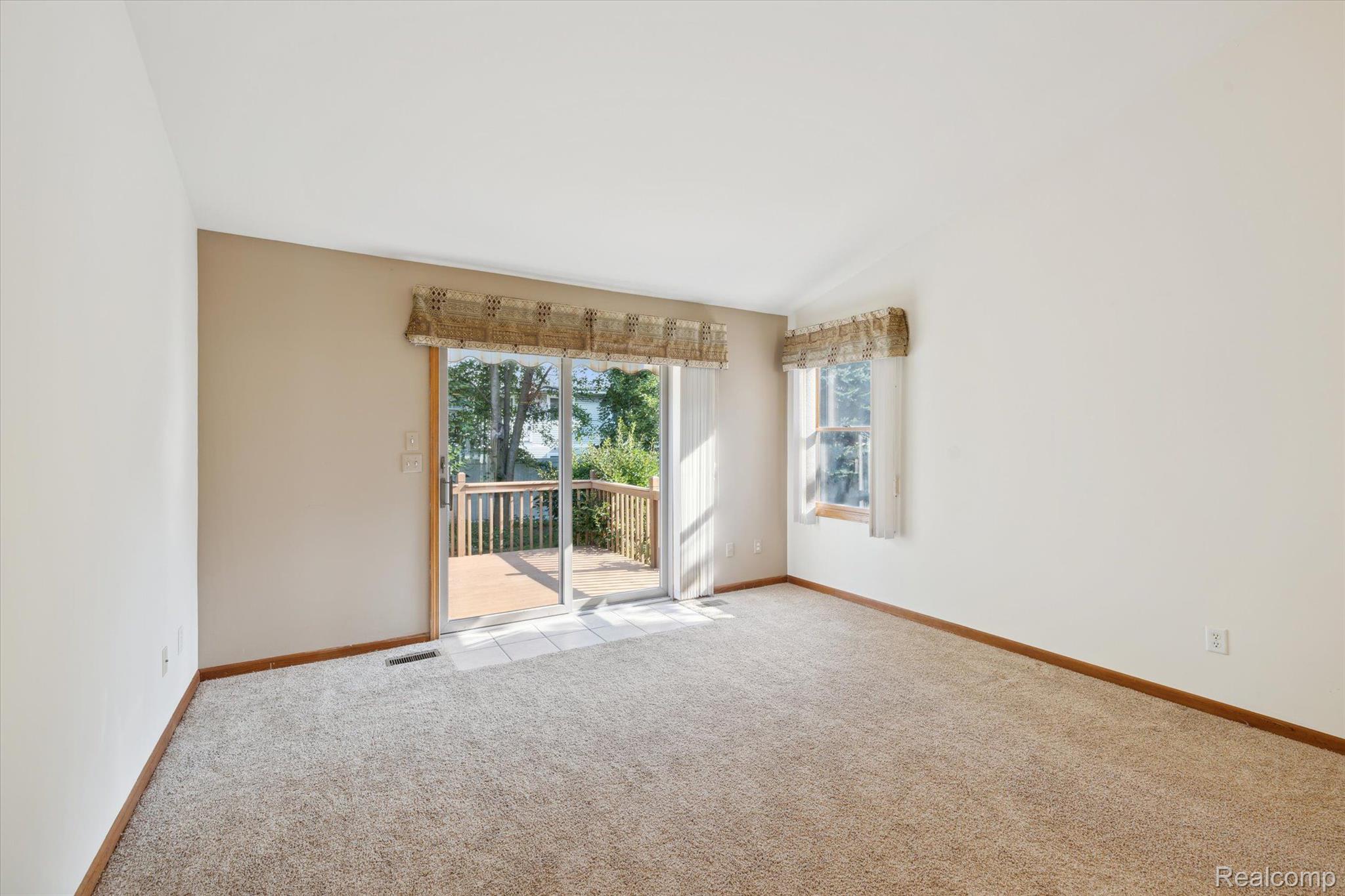 126 CREEKWOOD Circle