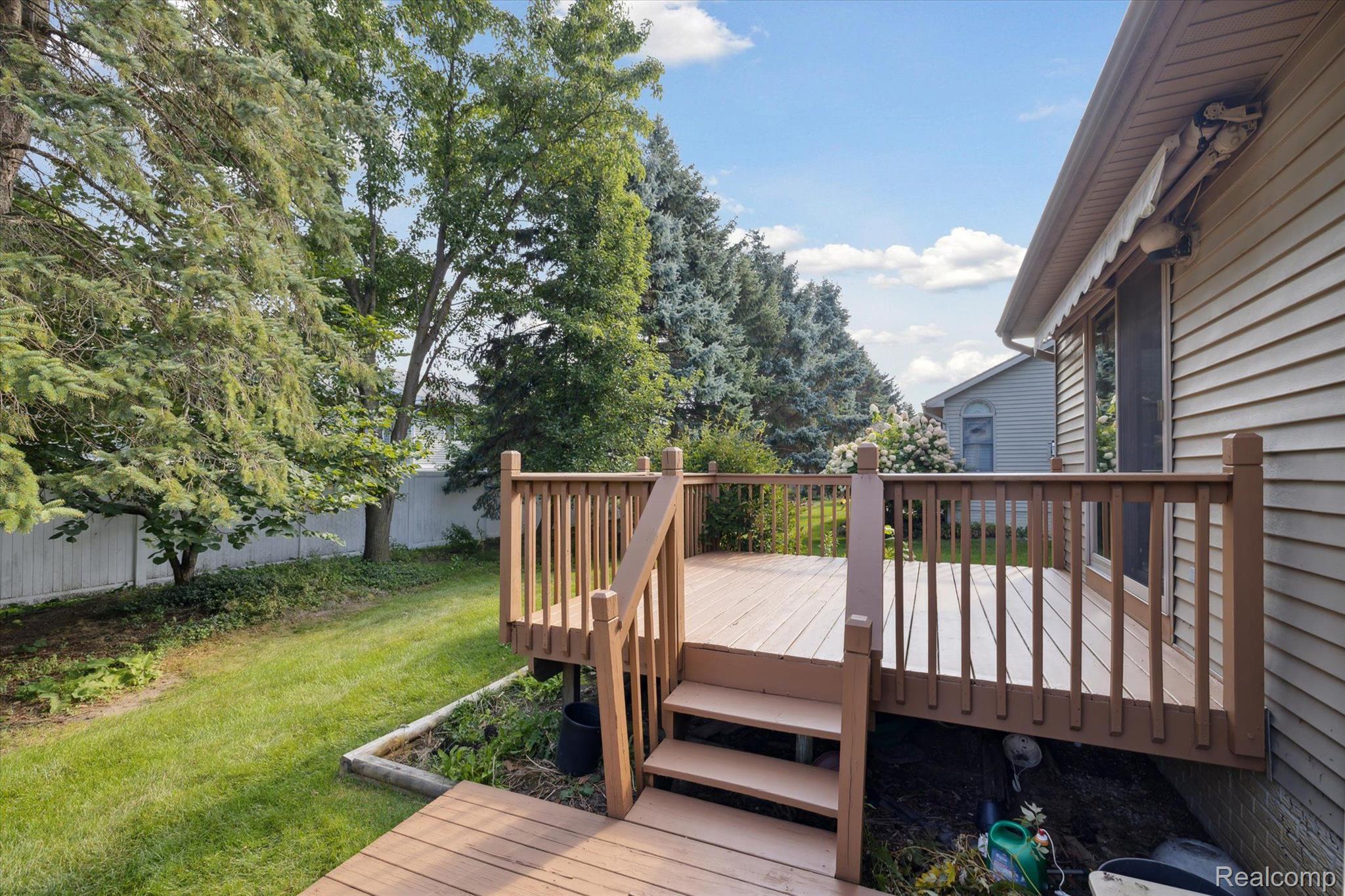 126 CREEKWOOD Circle