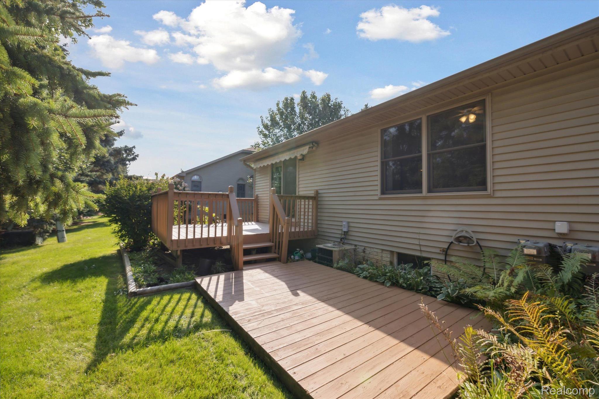 126 CREEKWOOD Circle