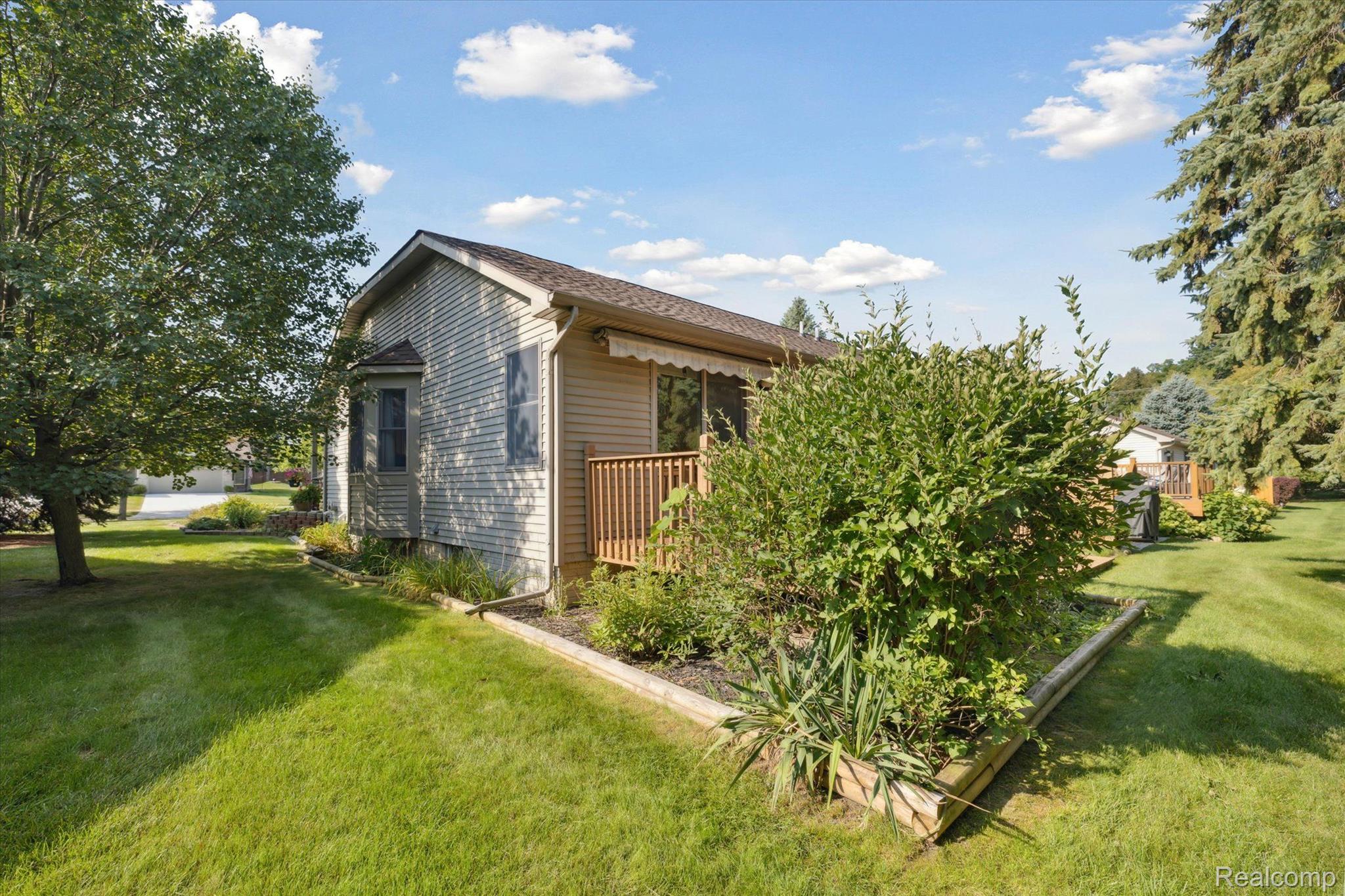 126 CREEKWOOD Circle