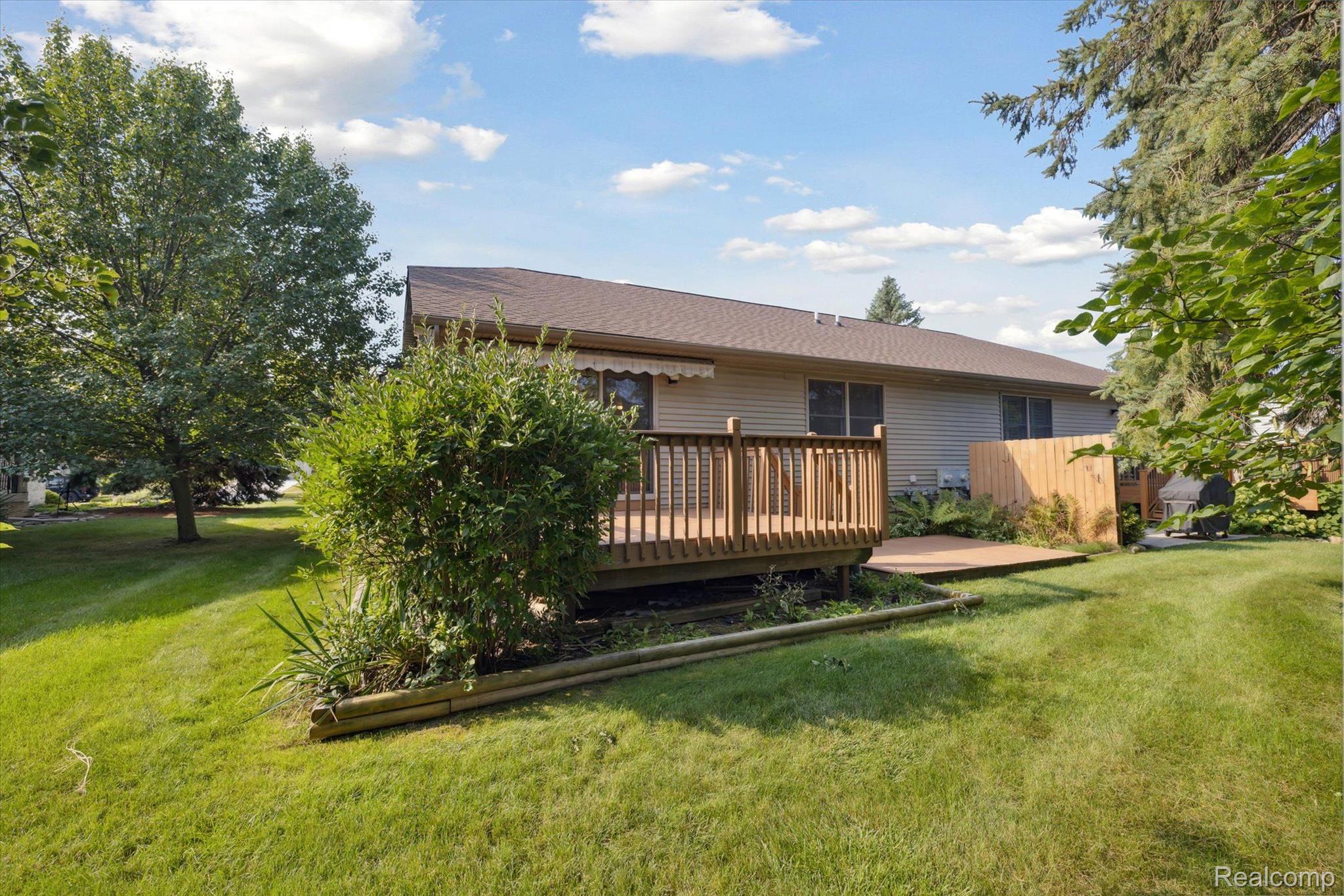 126 CREEKWOOD Circle