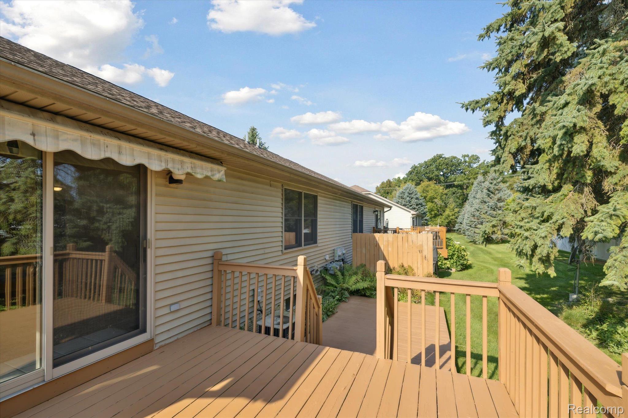 126 CREEKWOOD Circle
