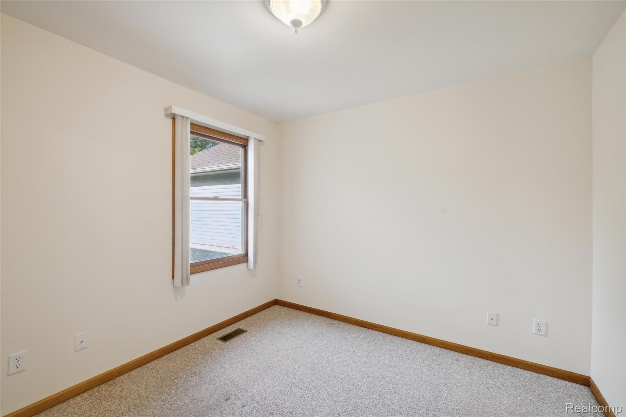 126 CREEKWOOD Circle