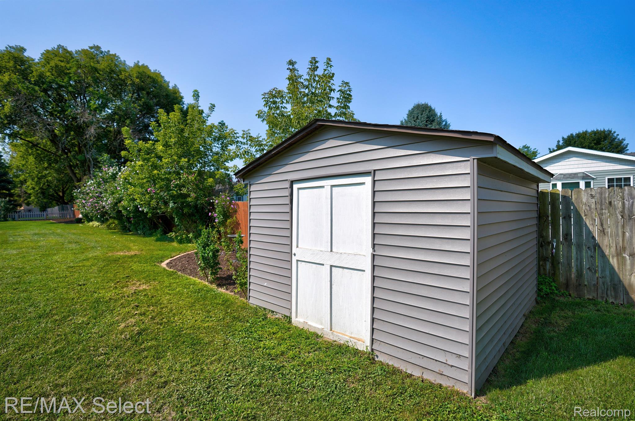 1226 VISTA Drive