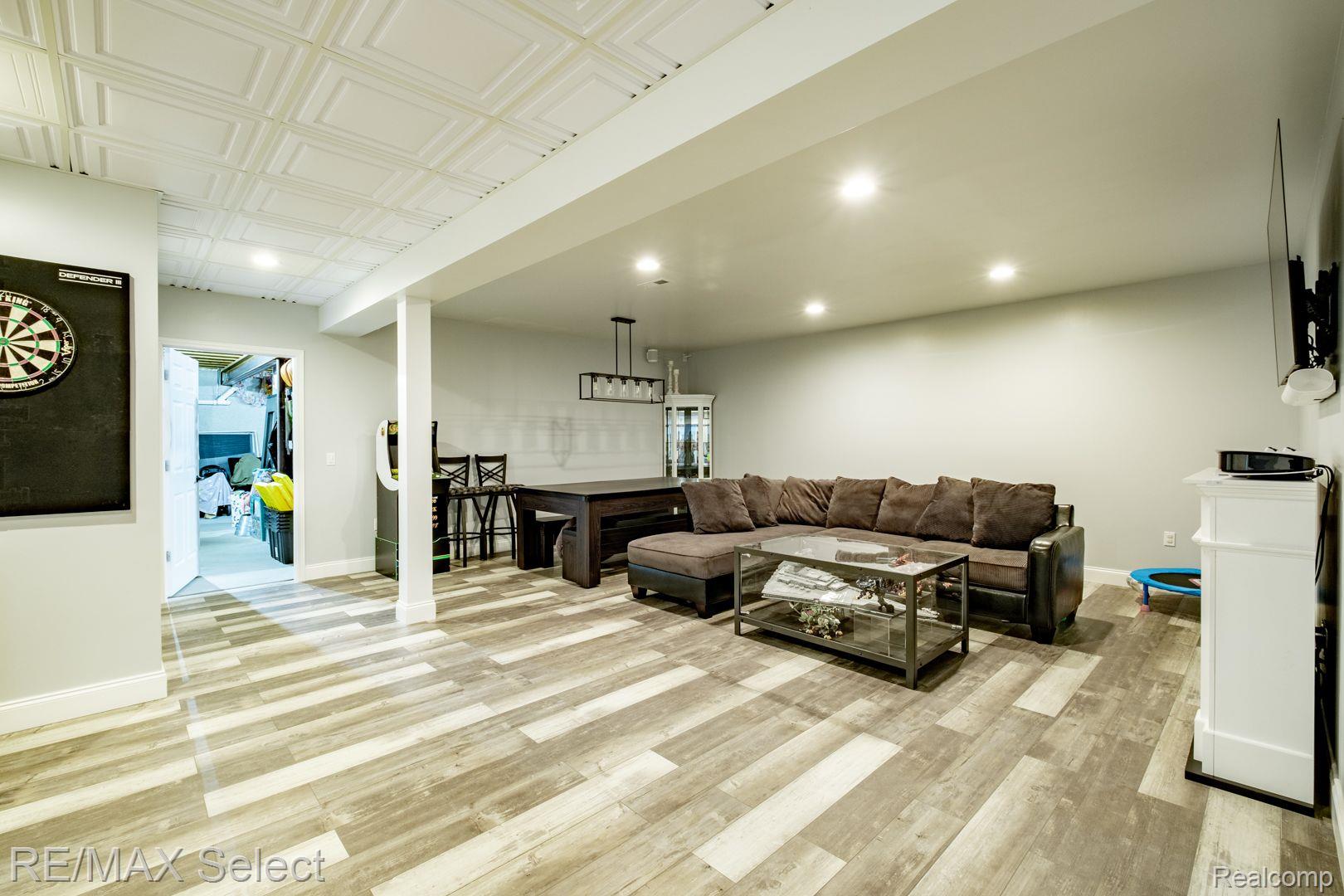 9388 MCMULLEN Circle