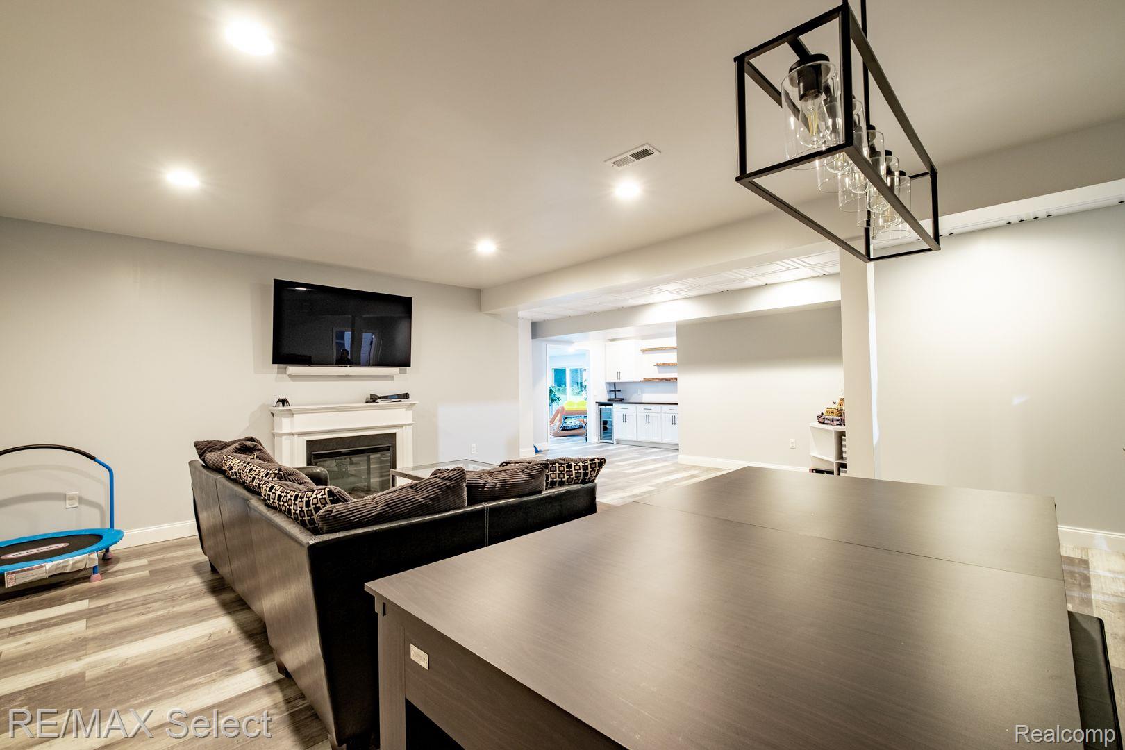 9388 MCMULLEN Circle