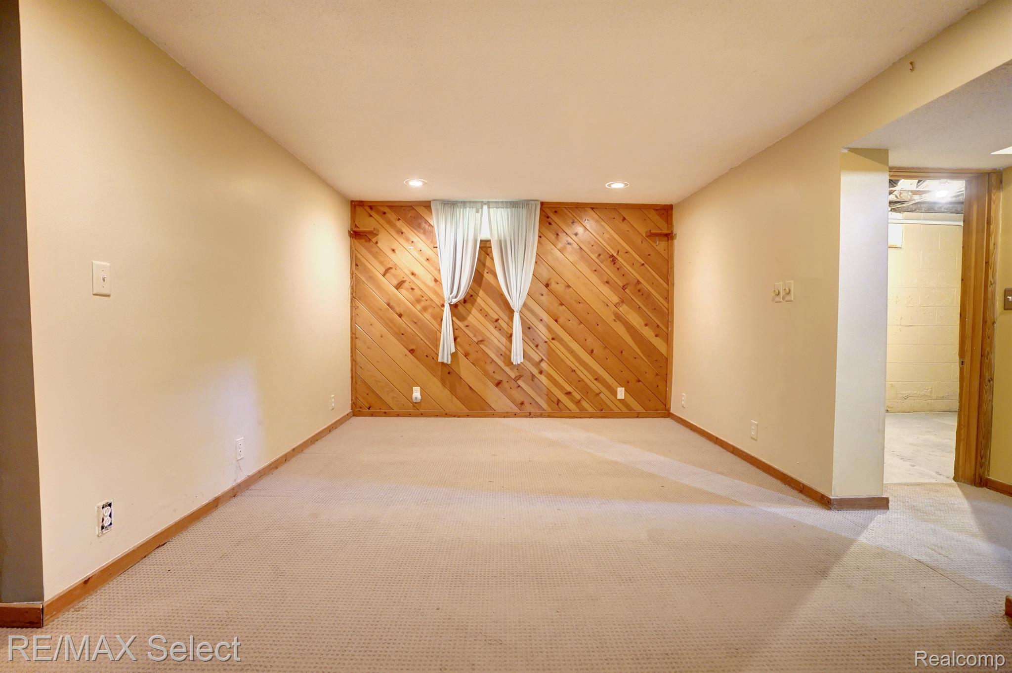 1604 MARY ANN Street