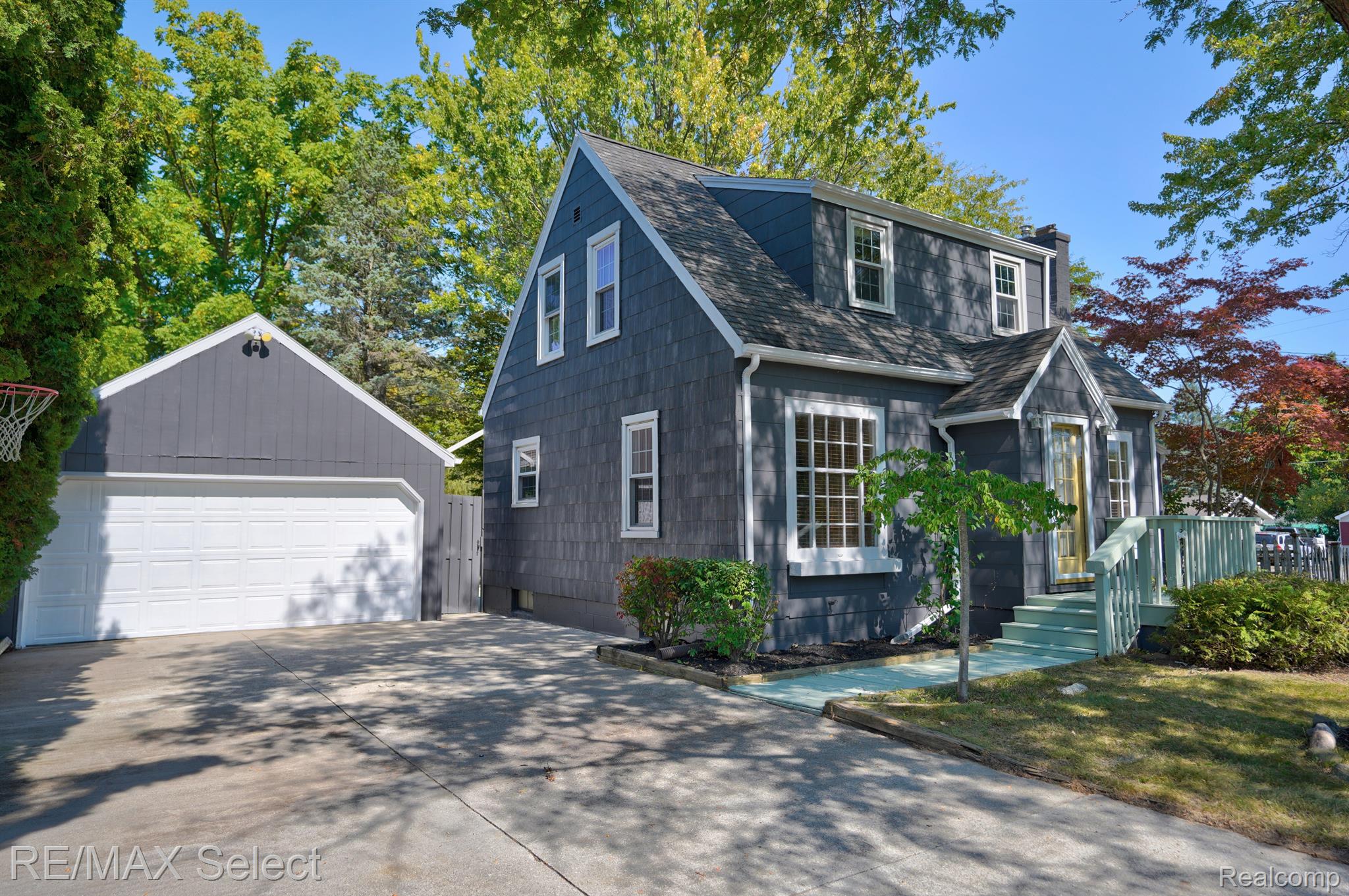 1604 MARY ANN Street