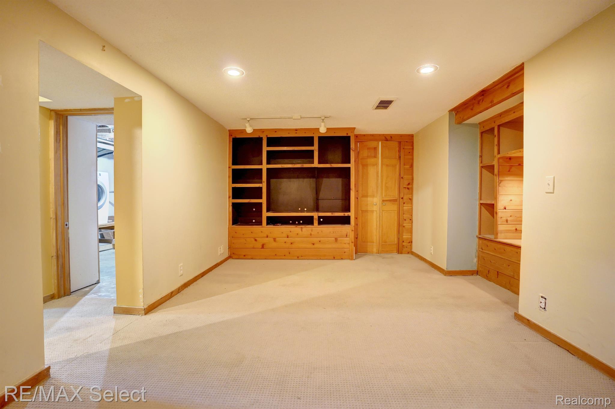 1604 MARY ANN Street