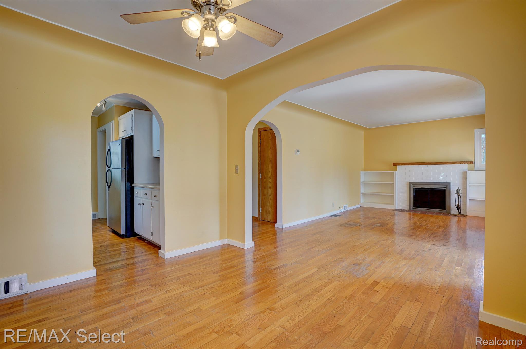 1604 MARY ANN Street