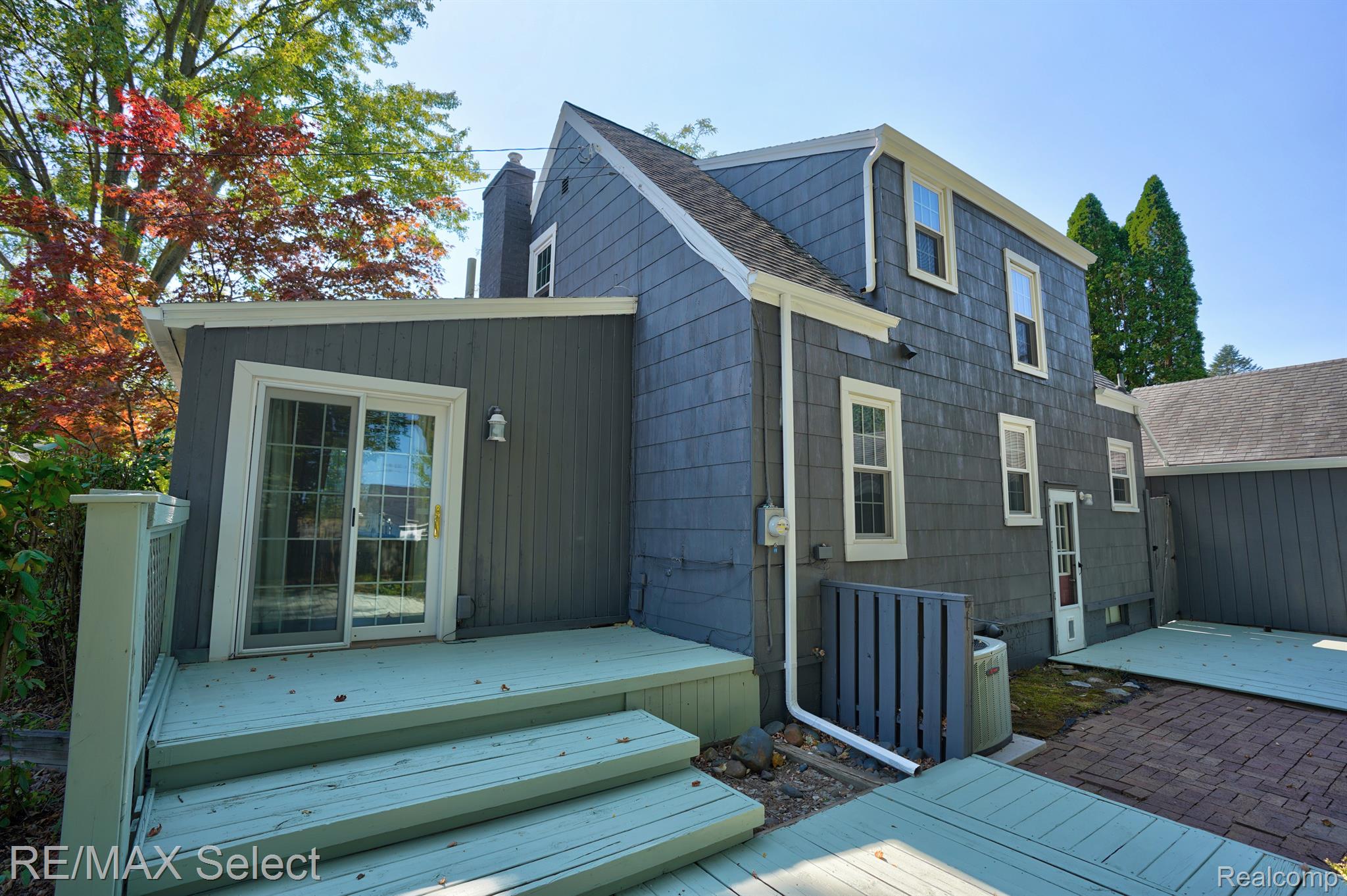 1604 MARY ANN Street
