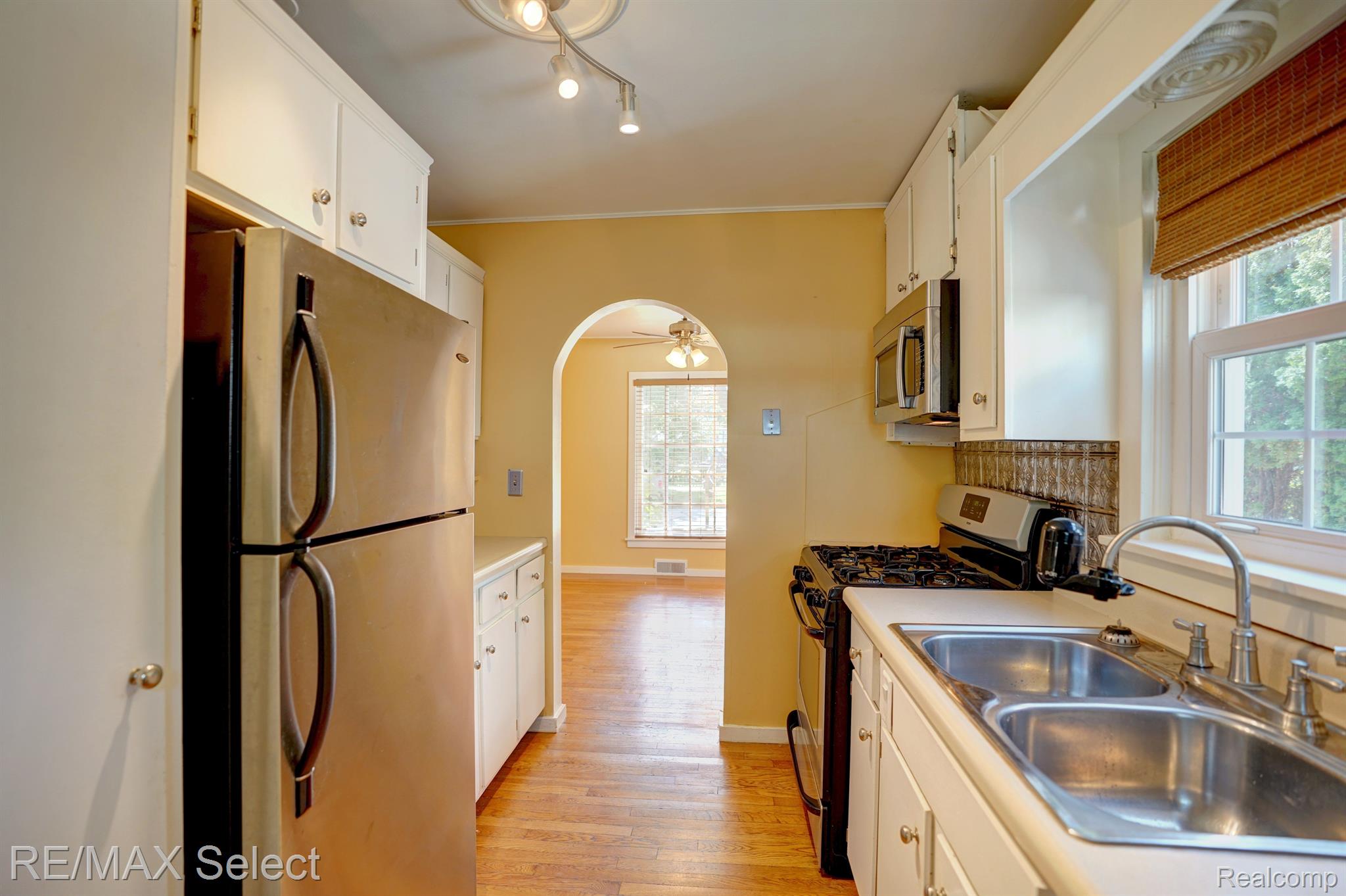 1604 MARY ANN Street
