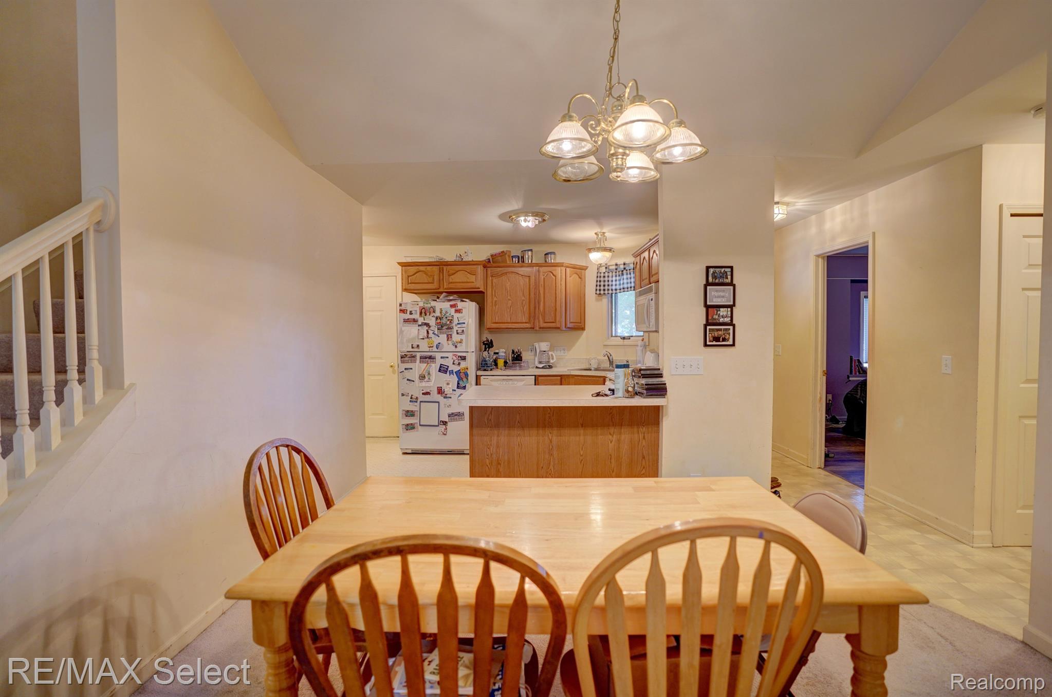 1327 SUNSET Boulevard