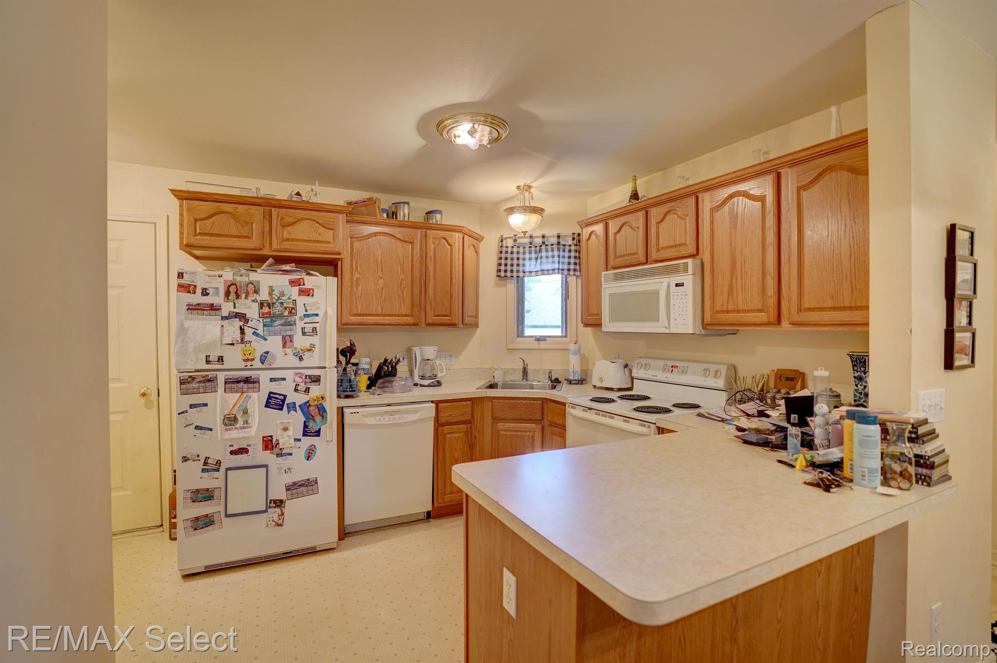 1327 SUNSET Boulevard