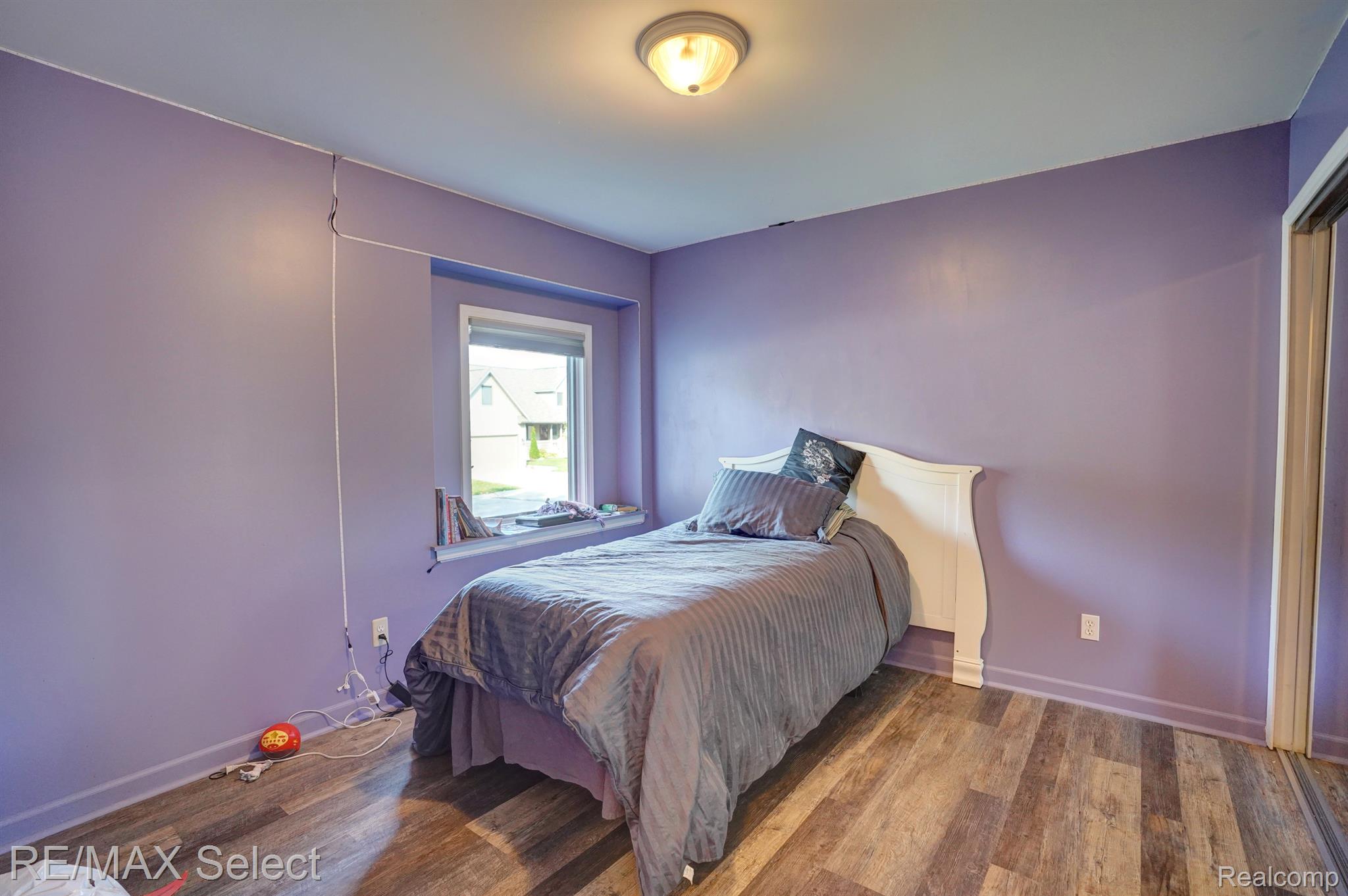 1327 SUNSET Boulevard