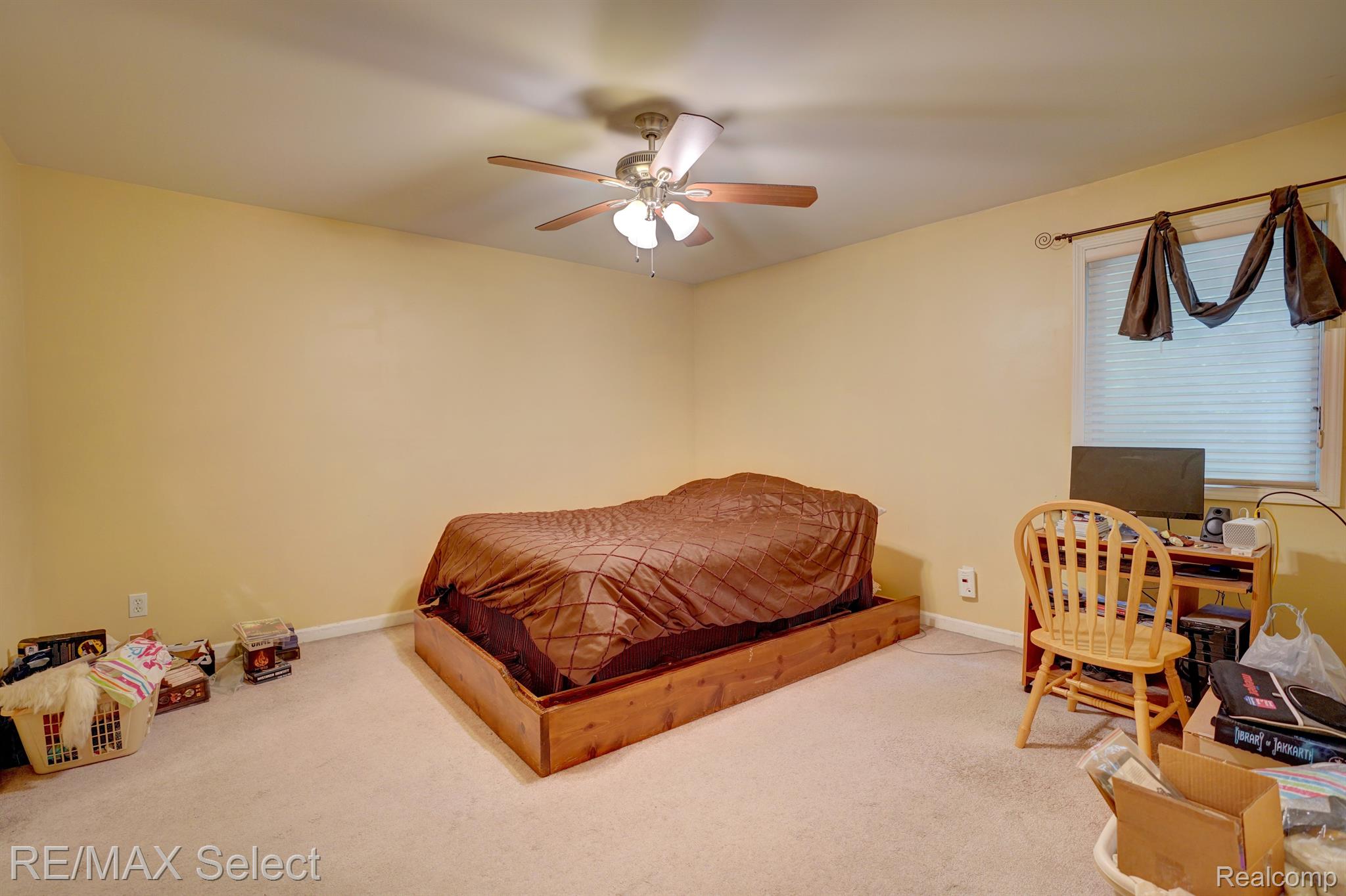 1327 SUNSET Boulevard
