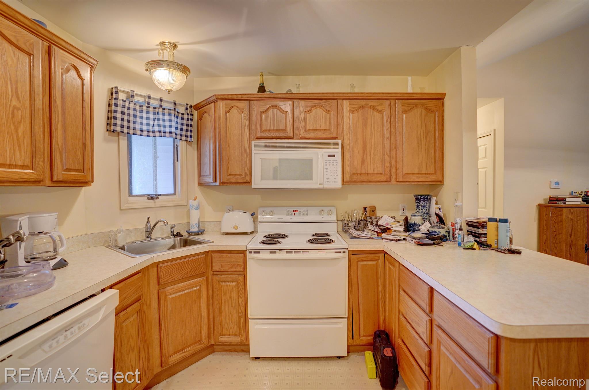 1327 SUNSET Boulevard