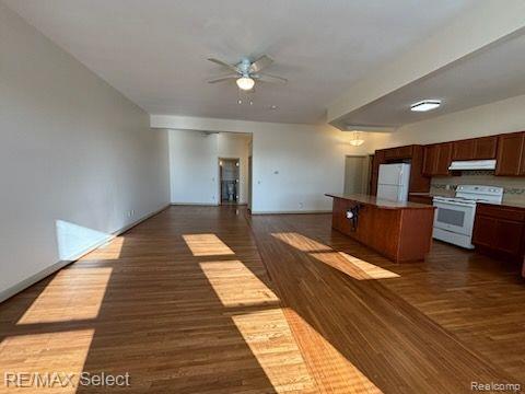 106 S LEROY Street B