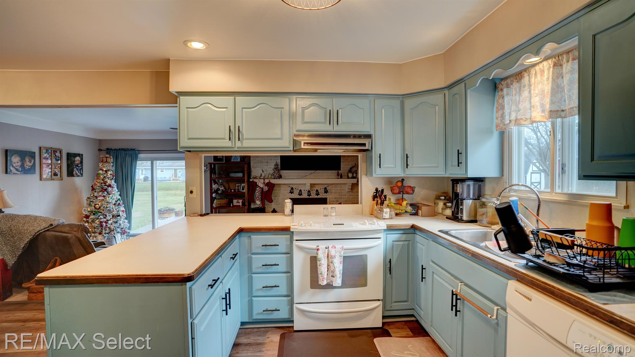 325 PRIMROSE Lane