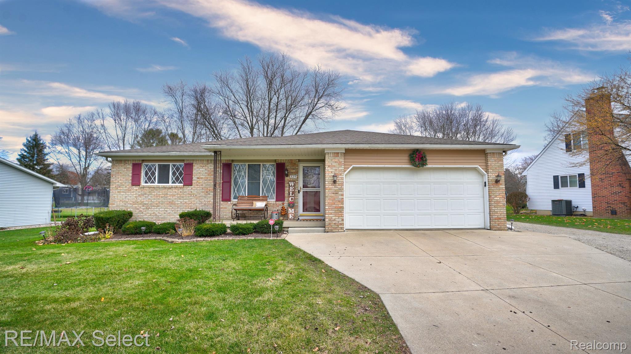 325 PRIMROSE Lane