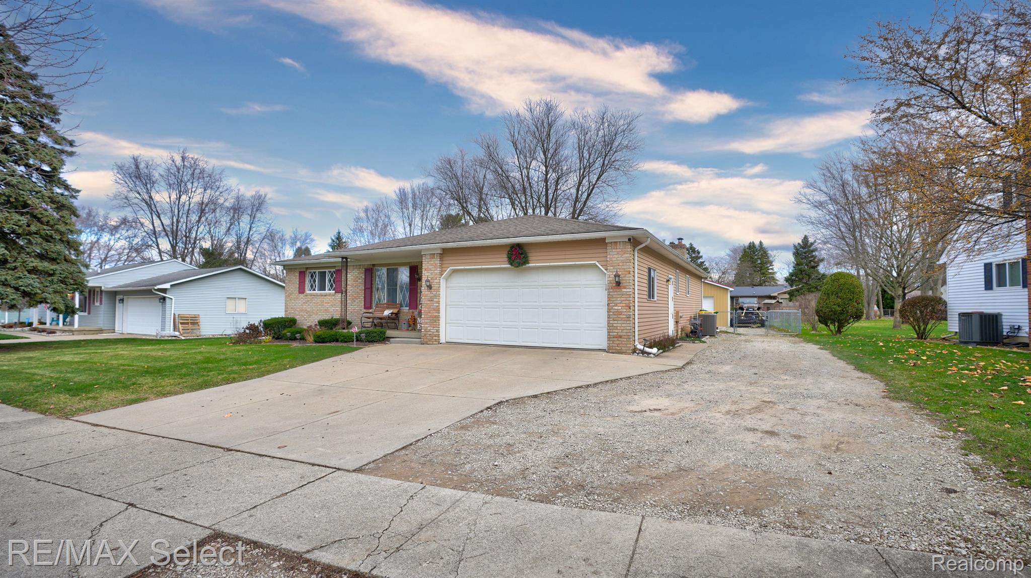 325 PRIMROSE Lane