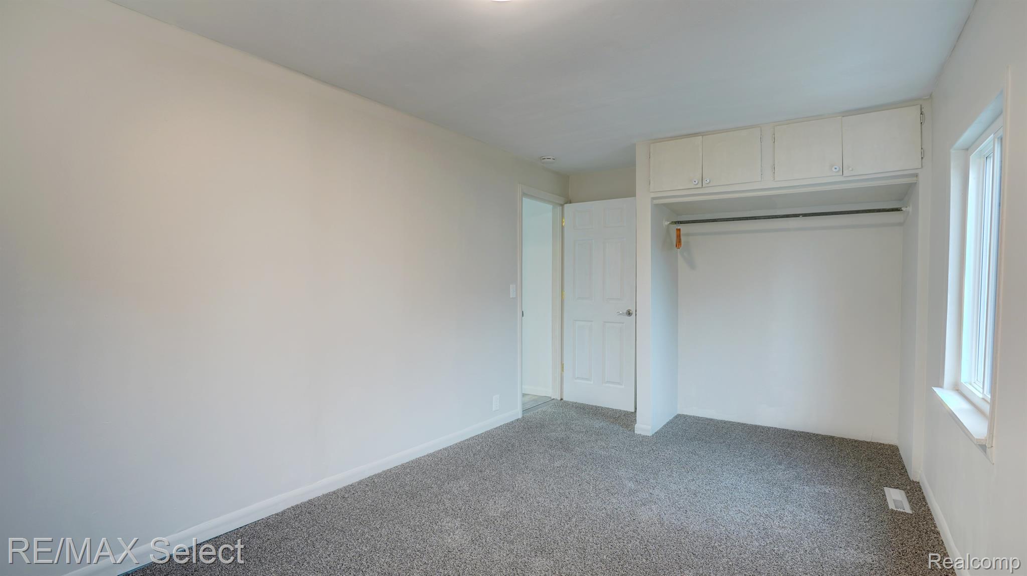 1122 W SCOTTWOOD Avenue