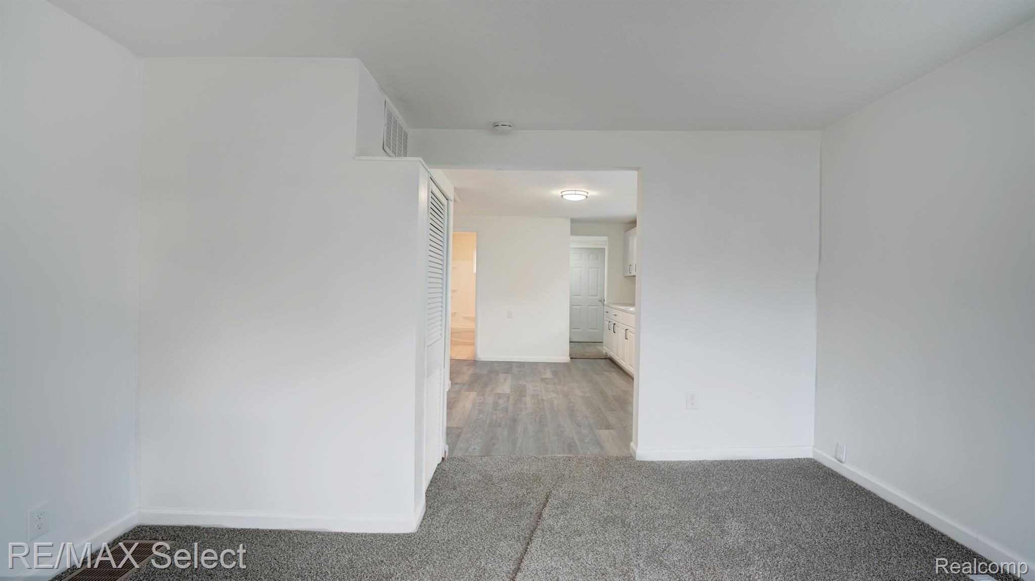 1122 W SCOTTWOOD Avenue