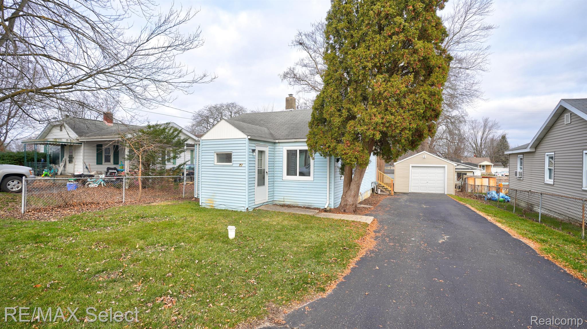 1122 W SCOTTWOOD Avenue